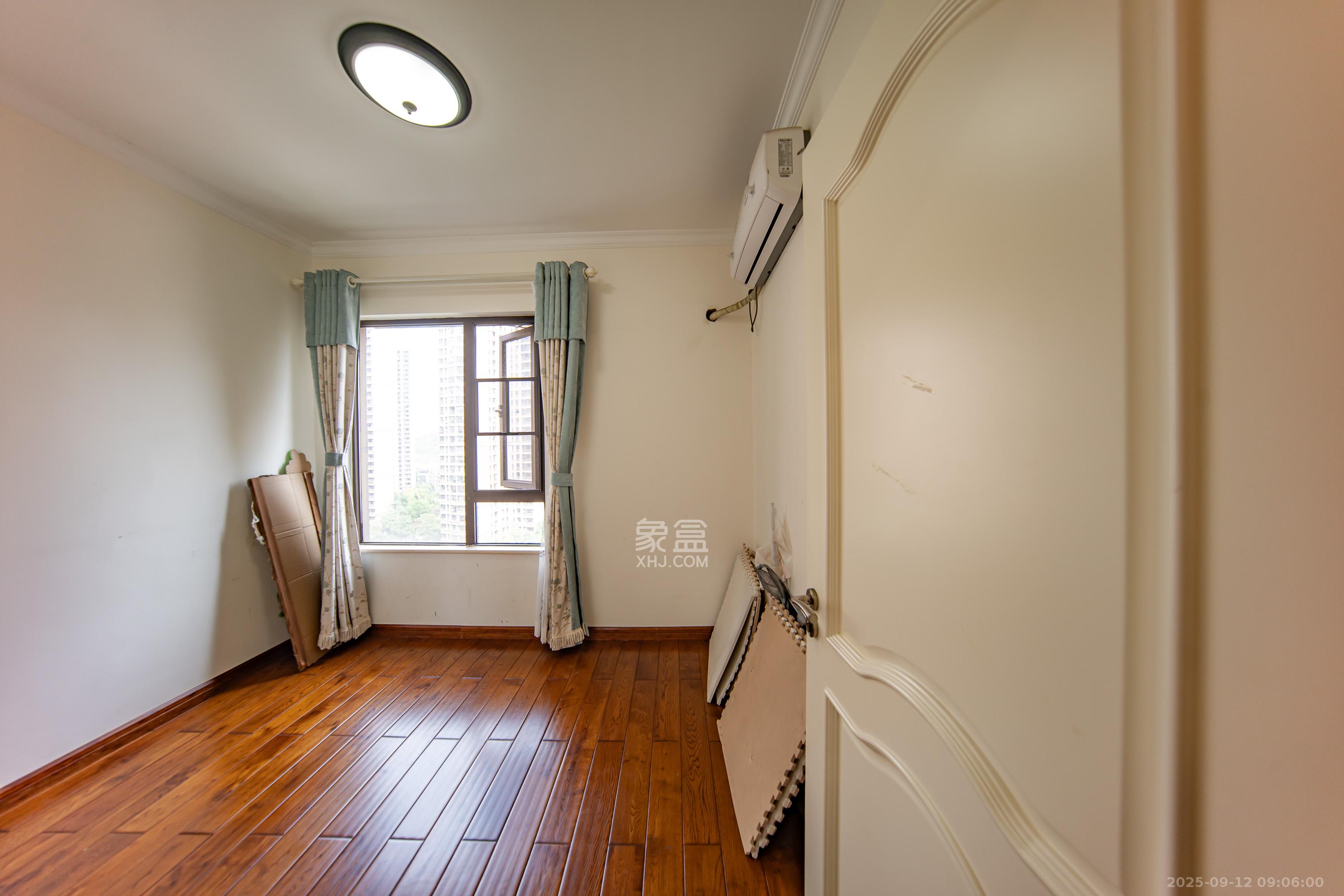 华润橡树湾 3室2厅2卫 95.98万 华润橡树湾 3室2厅2卫 95.98万卧室