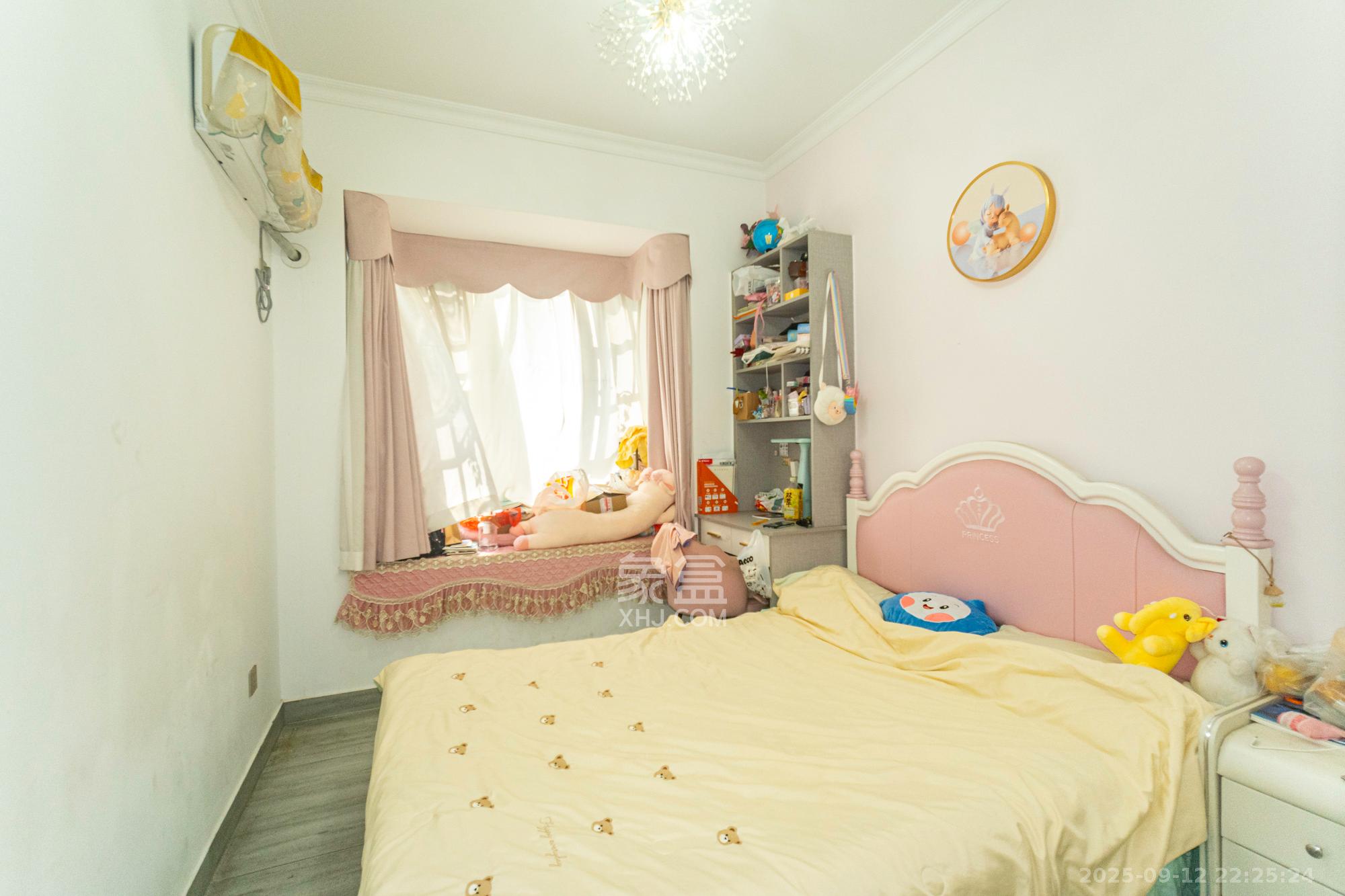 财汇新天地（财汇商务广场）  4室2厅2卫    88.8万卧室