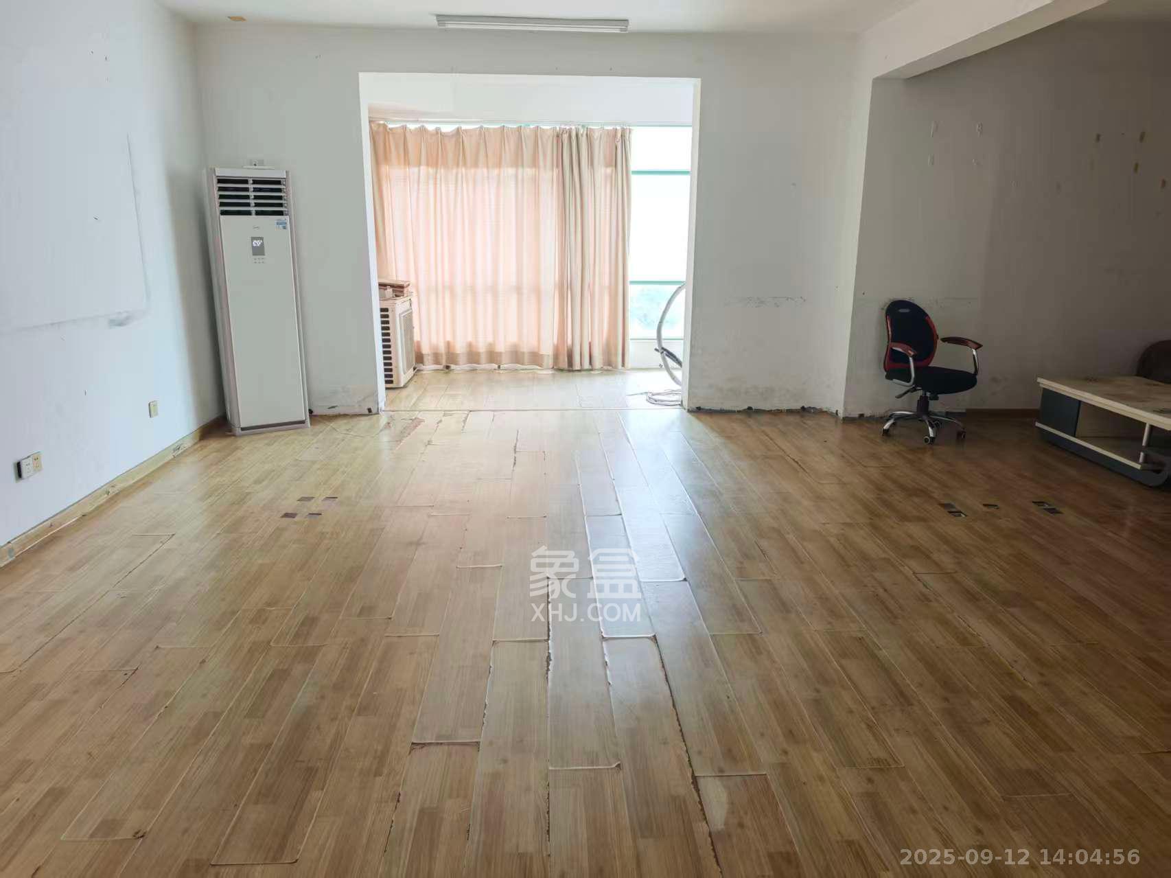 美林景园 3室2厅2卫 2500.0元/月 美林景园 3室2厅2卫 2500.0元/月室内图