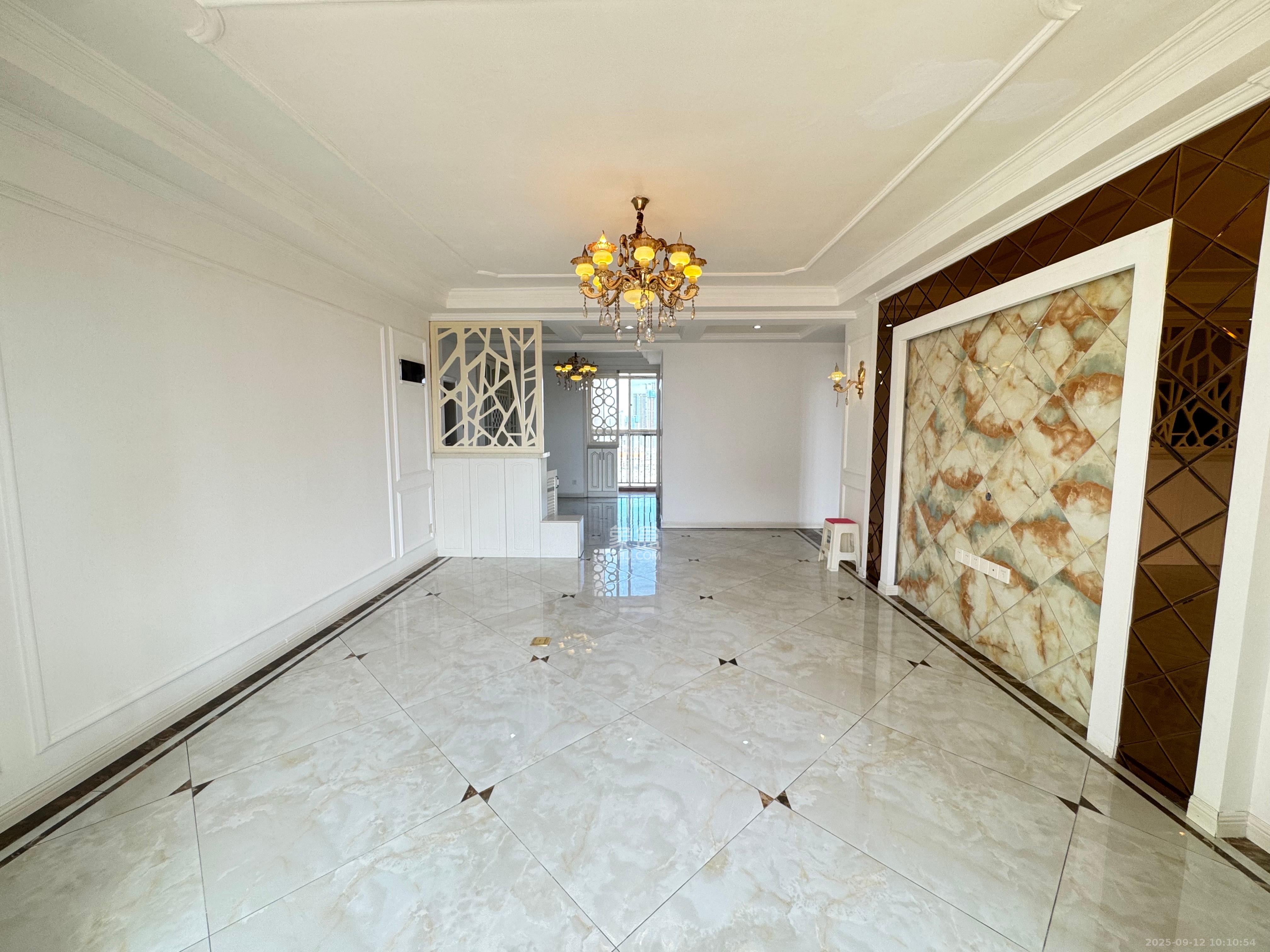 世嘉国际华城  4室2厅1卫    3800.0元/月 世嘉国际华城  4室2厅1卫    3800.0元/月室内图