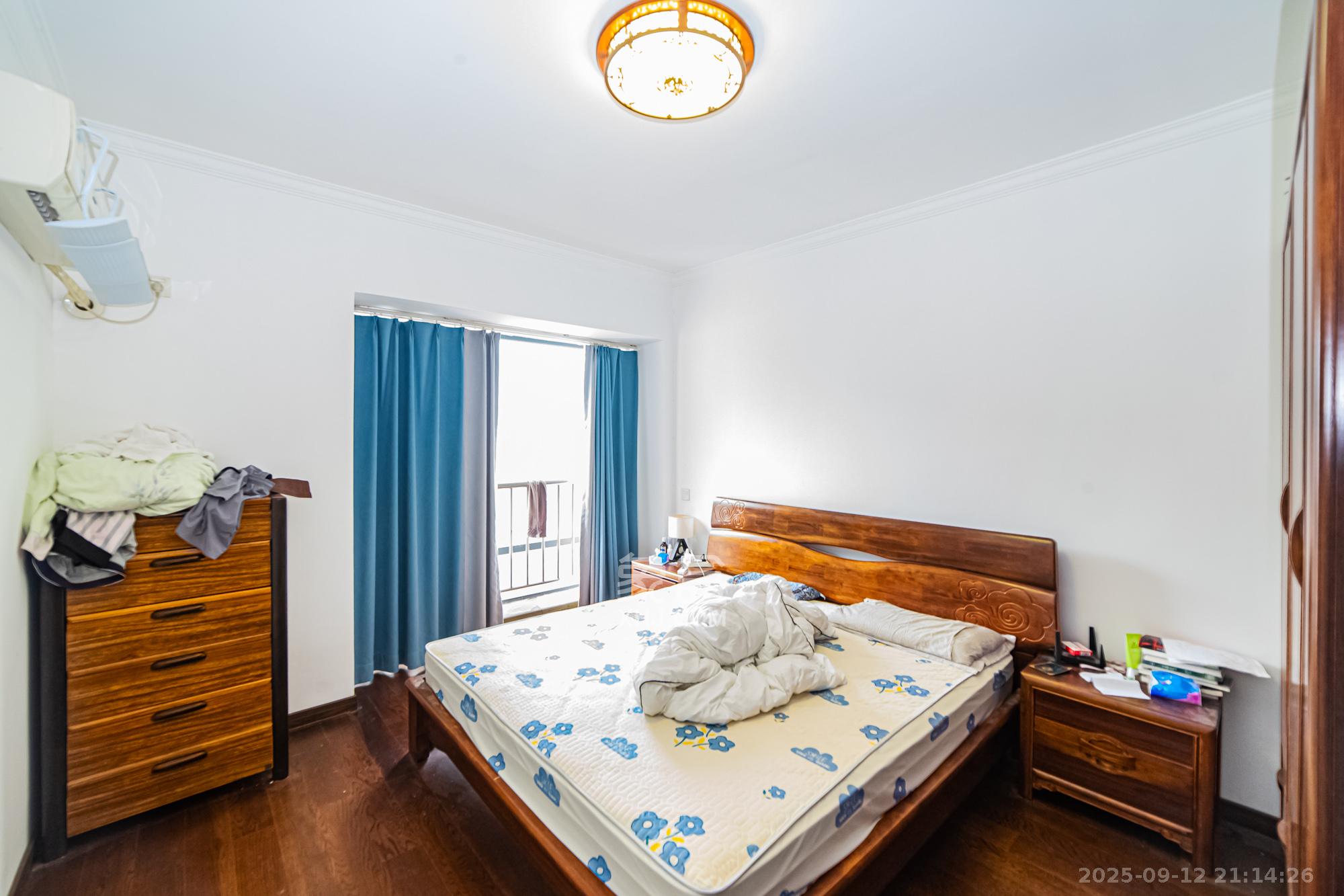 珠江花城二期扶水岸 3室2厅2卫 110.0万 珠江花城二期扶水岸 3室2厅2卫 110.0万卧室