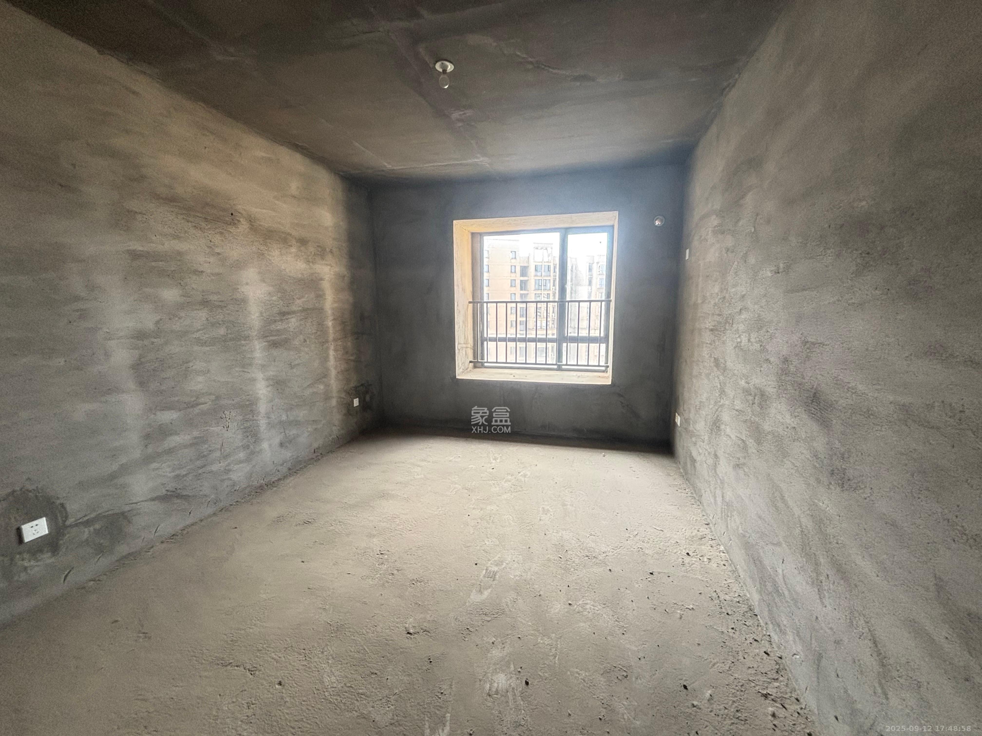 西湖鸿运佳苑  4室2厅2卫    1200.0元/月室内图