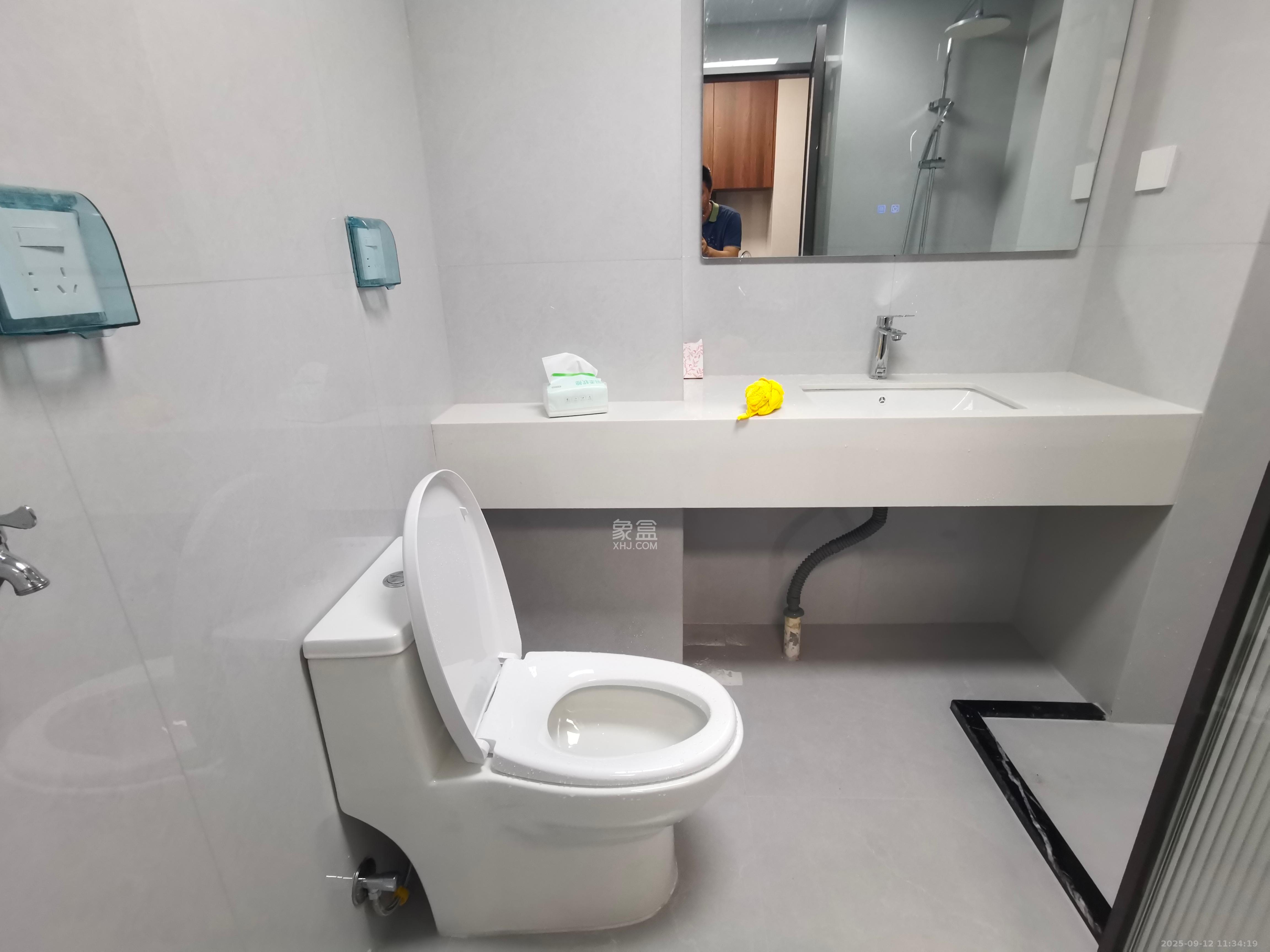 西子一间  1室1厅1卫    1880.0元/月室内图