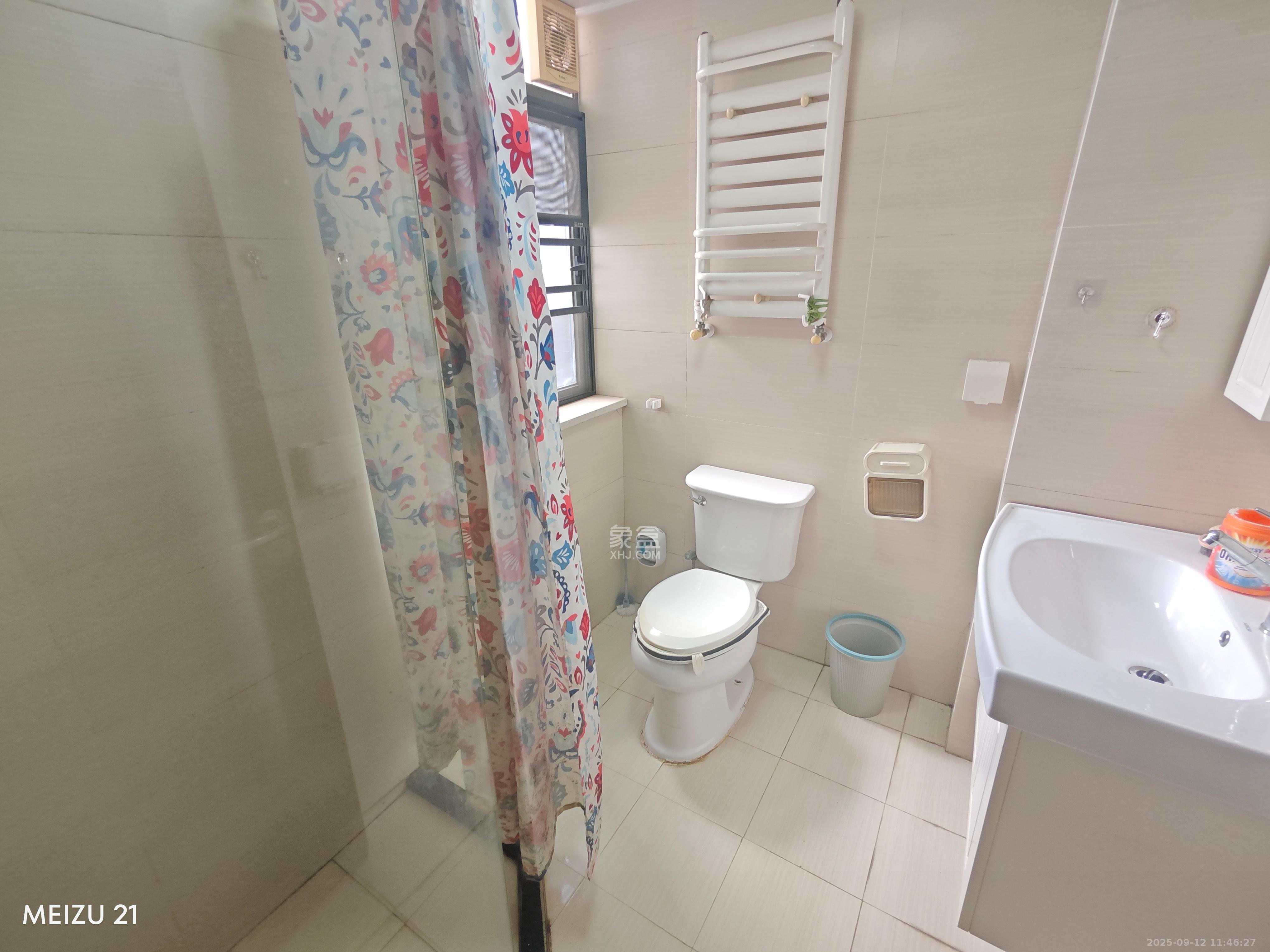 龙湾1号公馆 3室2厅1卫 2400.0元/月 龙湾1号公馆 3室2厅1卫 2400.0元/月室内图