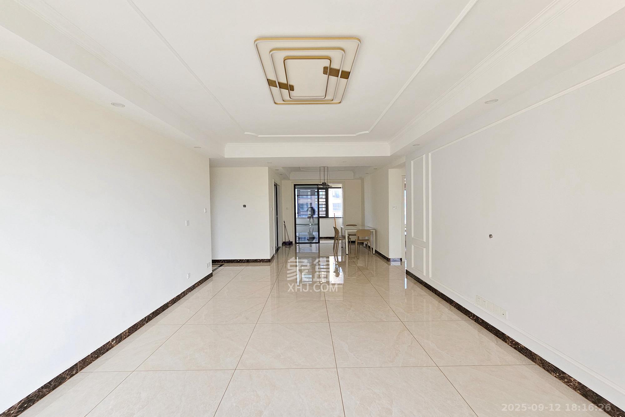 阳光城尚东湾青云苑  3室2厅2卫    110.0万 阳光城尚东湾青云苑  3室2厅2卫    110.0万客厅