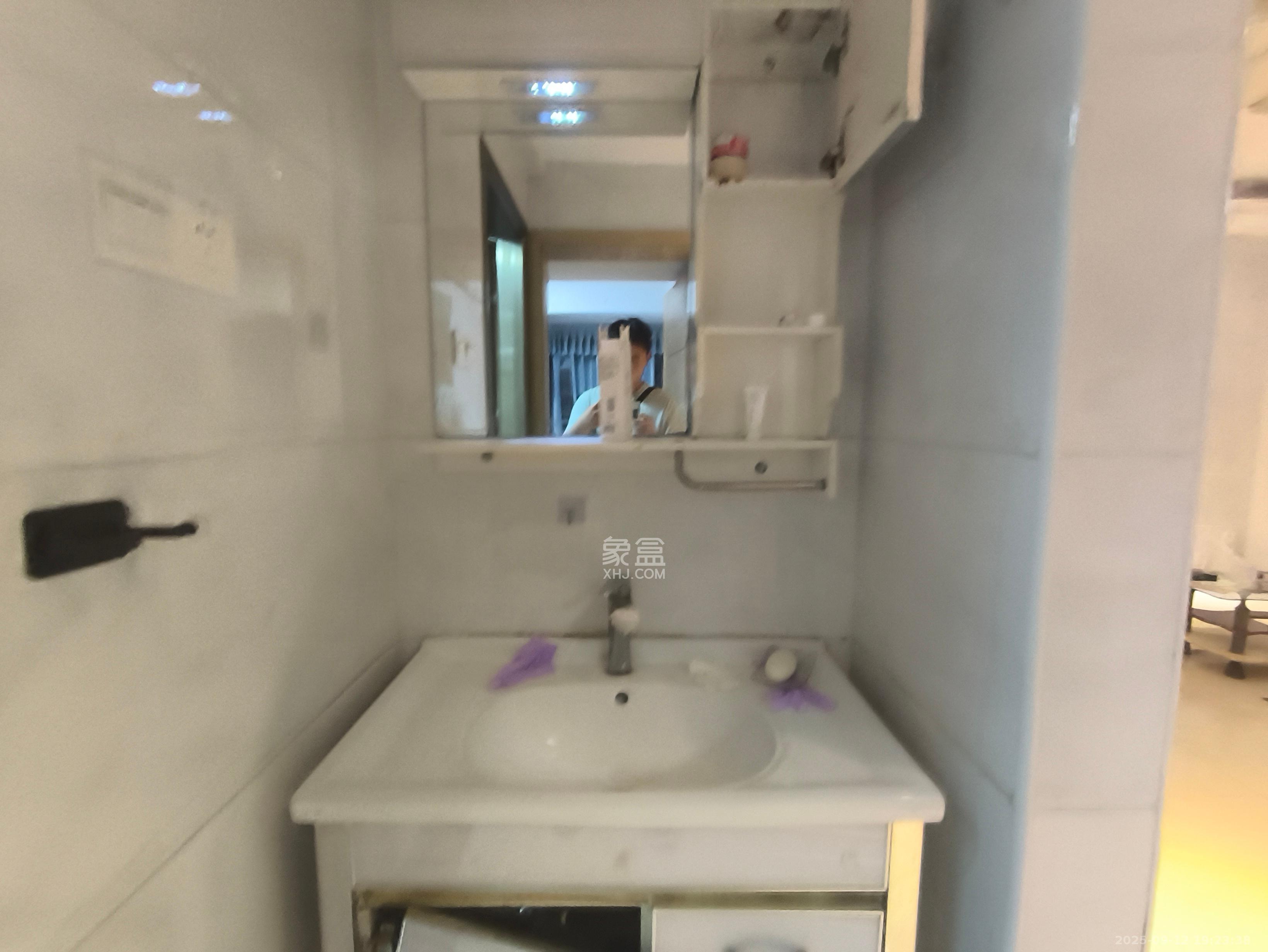 蓝山郡  3室2厅1卫    1800.0元/月 蓝山郡  3室2厅1卫    1800.0元/月室内图