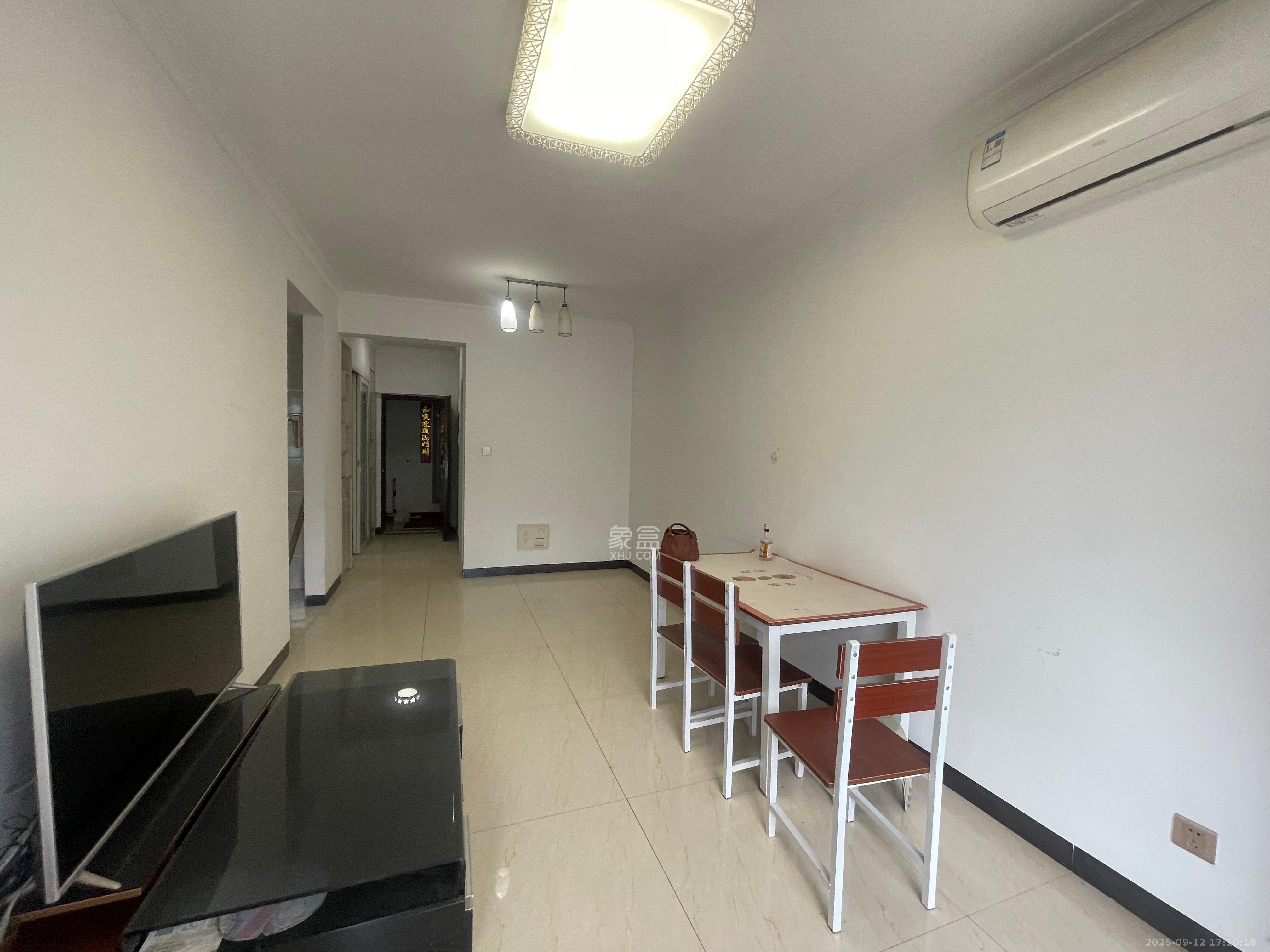 荣盛花语城  2室1厅1卫    1600.0元/月 荣盛花语城  2室1厅1卫    1600.0元/月室内图