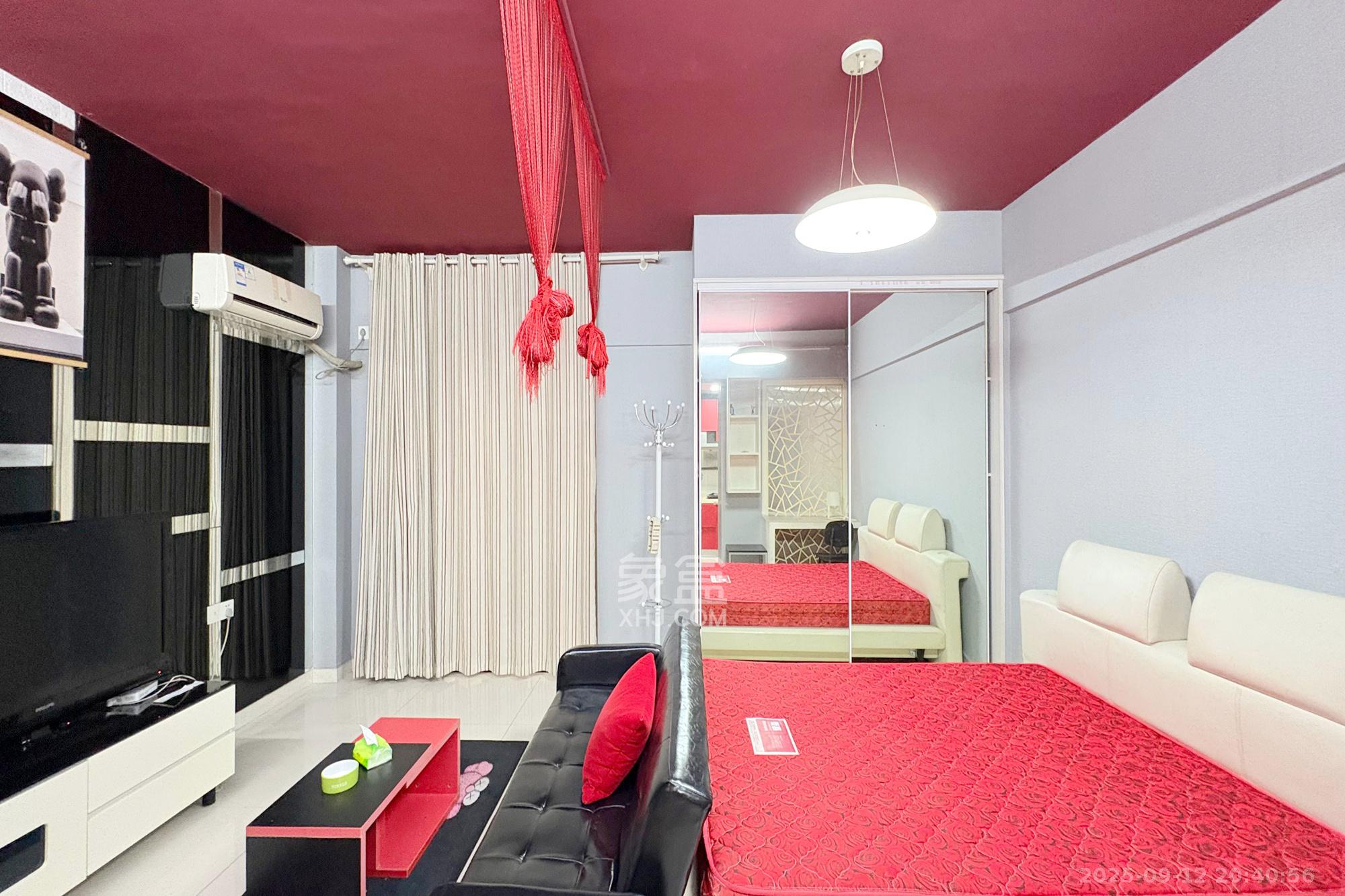 西罗亚大厦  1室1厅1卫    53.0万客厅