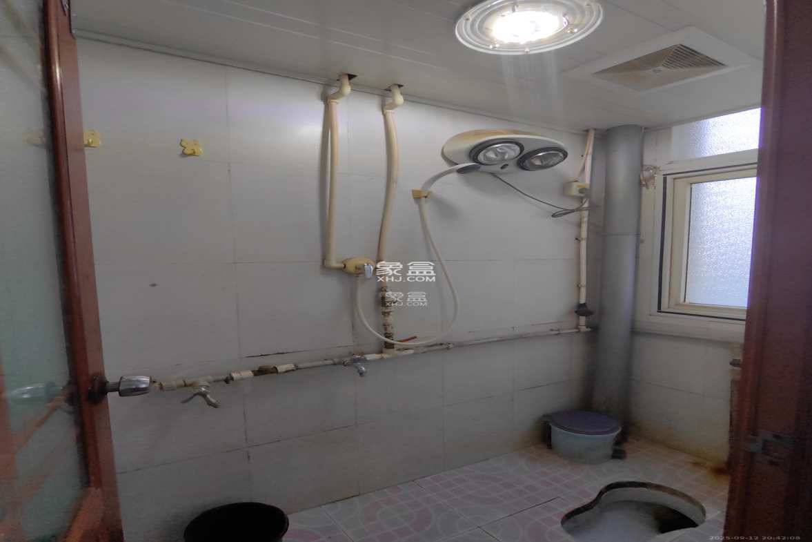 省航空工业局宿舍(嘉盛华庭老6,8栋)  2室2厅1卫    1050.0元/月 省航空工业局宿舍(嘉盛华庭老6,8栋)  2室2厅1卫    1050.0元/月室内图