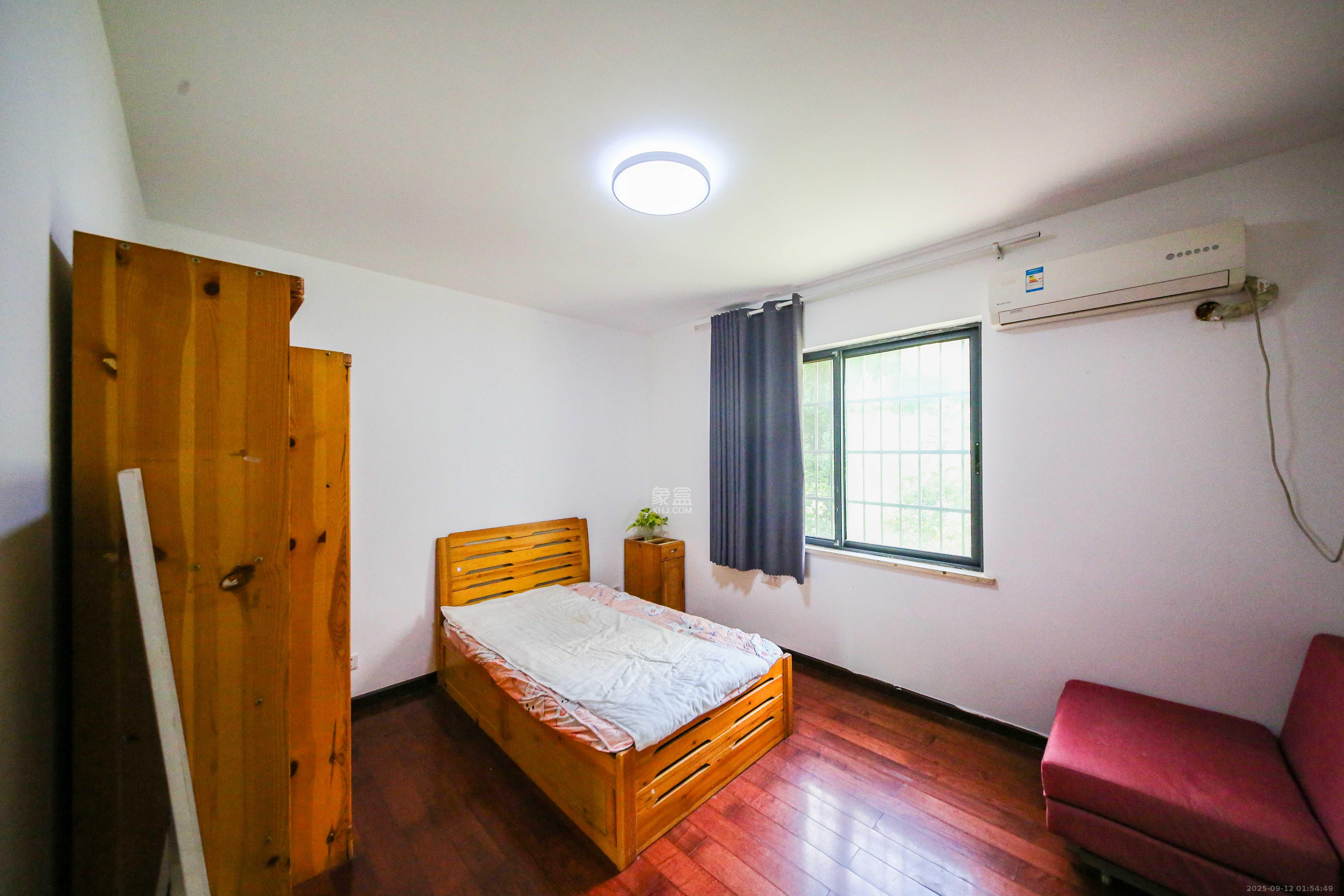 满庭芳小区  3室2厅2卫    107.0万 满庭芳小区  3室2厅2卫    107.0万卧室