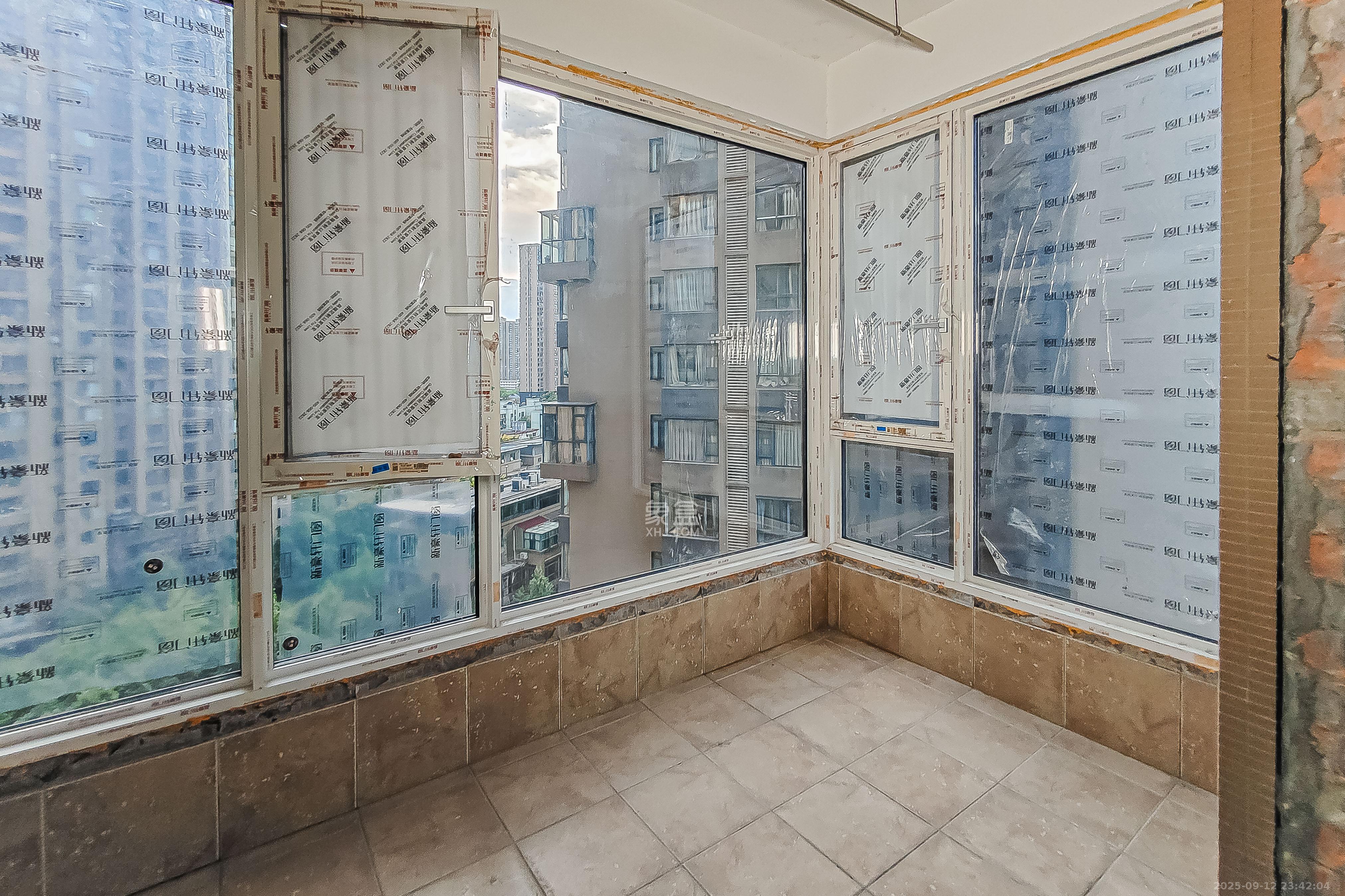 建发汇金国际  2室2厅1卫   106.00万阳台