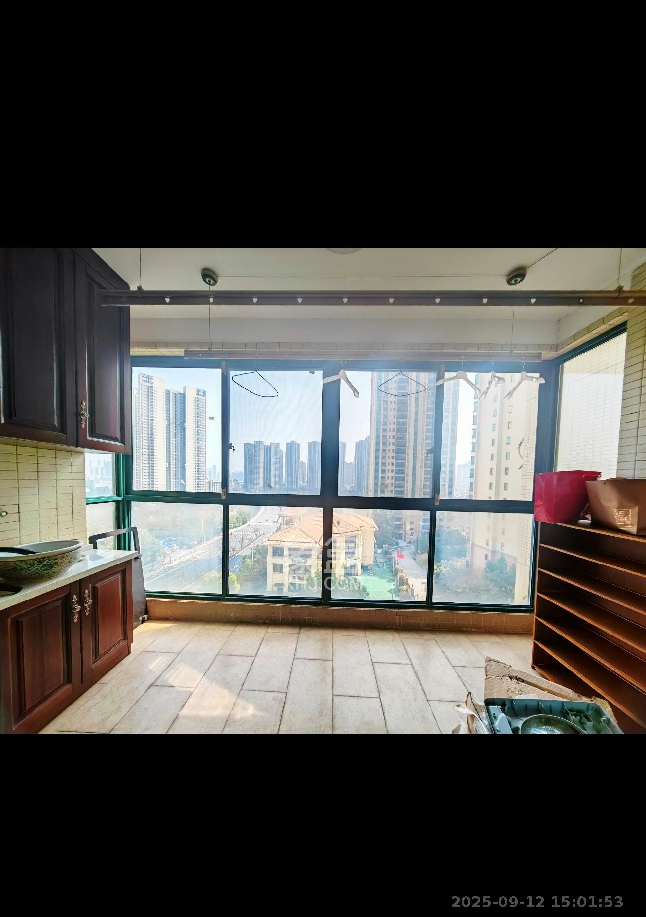 恒大御景湾  3室2厅2卫    3500.0元/月 恒大御景湾  3室2厅2卫    3500.0元/月室内图