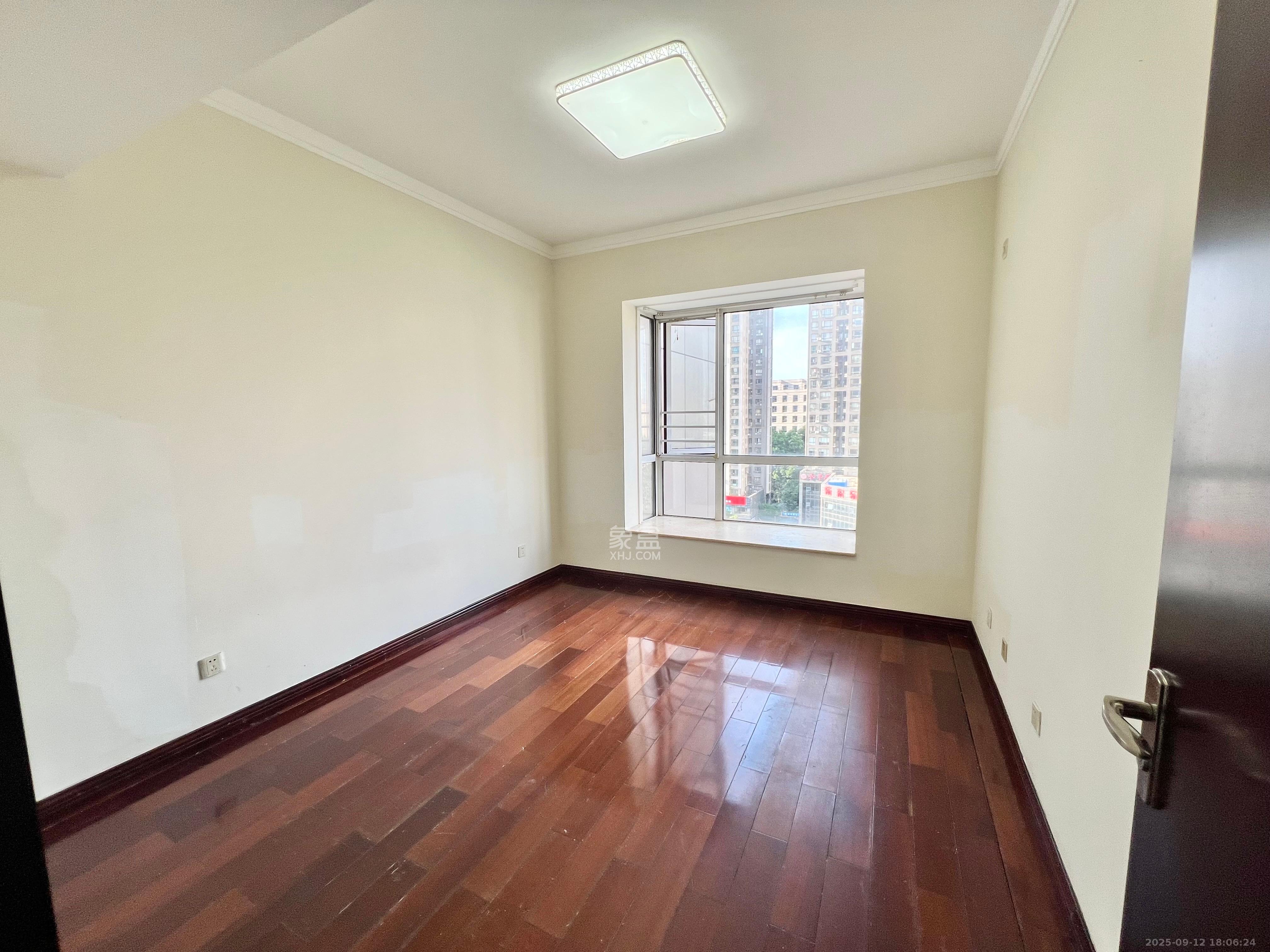 HC新城（建工集团单位房）  3室2厅2卫    2600.0元/月室内图