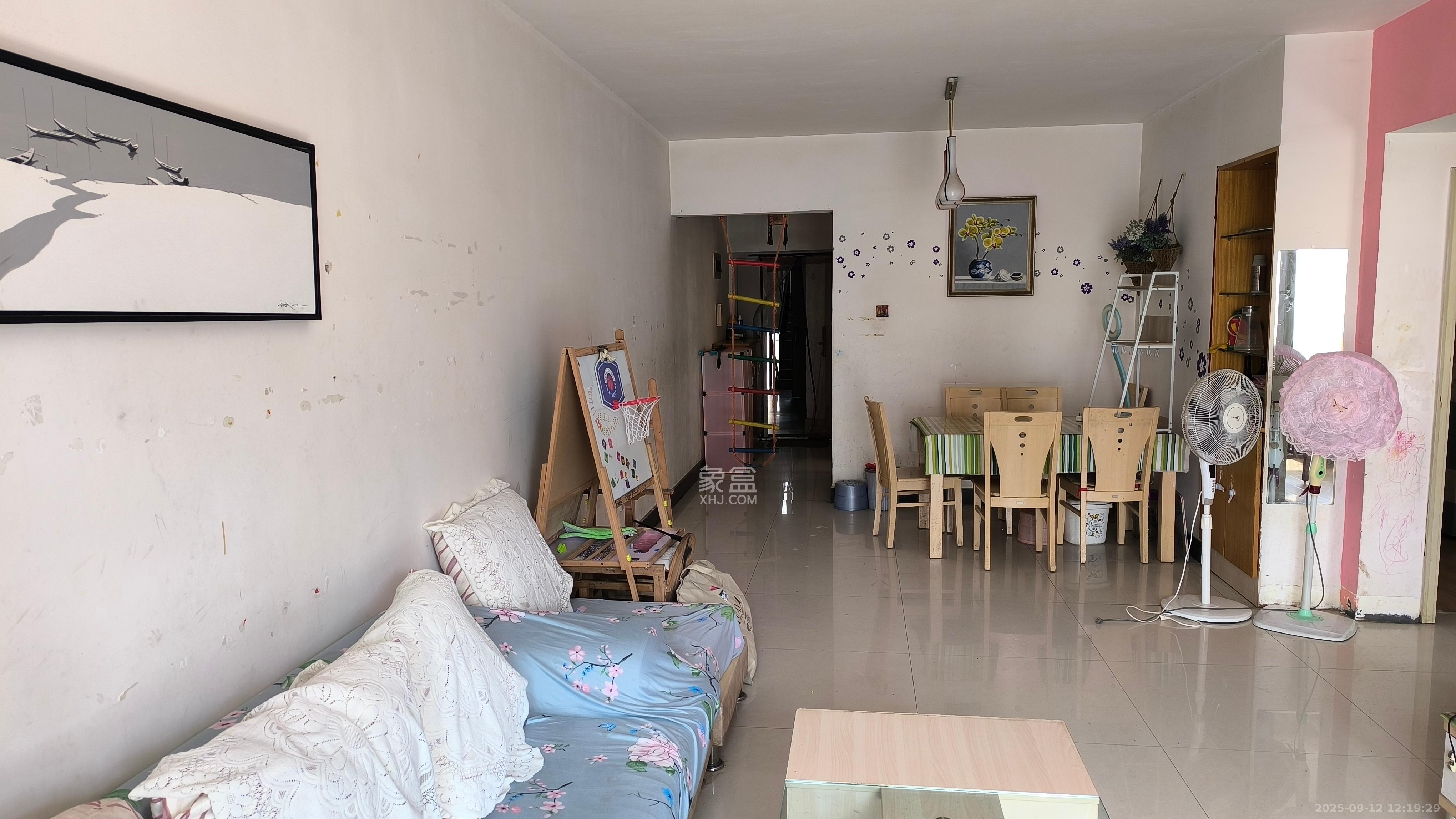 金碧文华  2室1厅1卫    2000.0元/月室内图