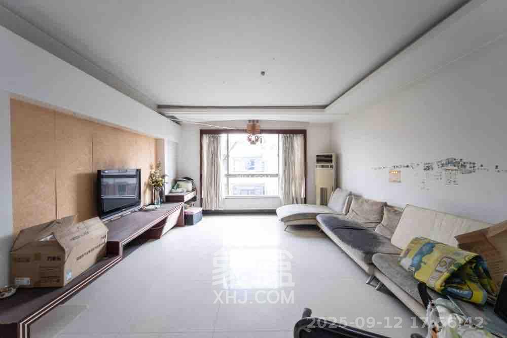 芙蓉公寓 4室2厅2卫 2500.0元/月 芙蓉公寓 4室2厅2卫 2500.0元/月室内图