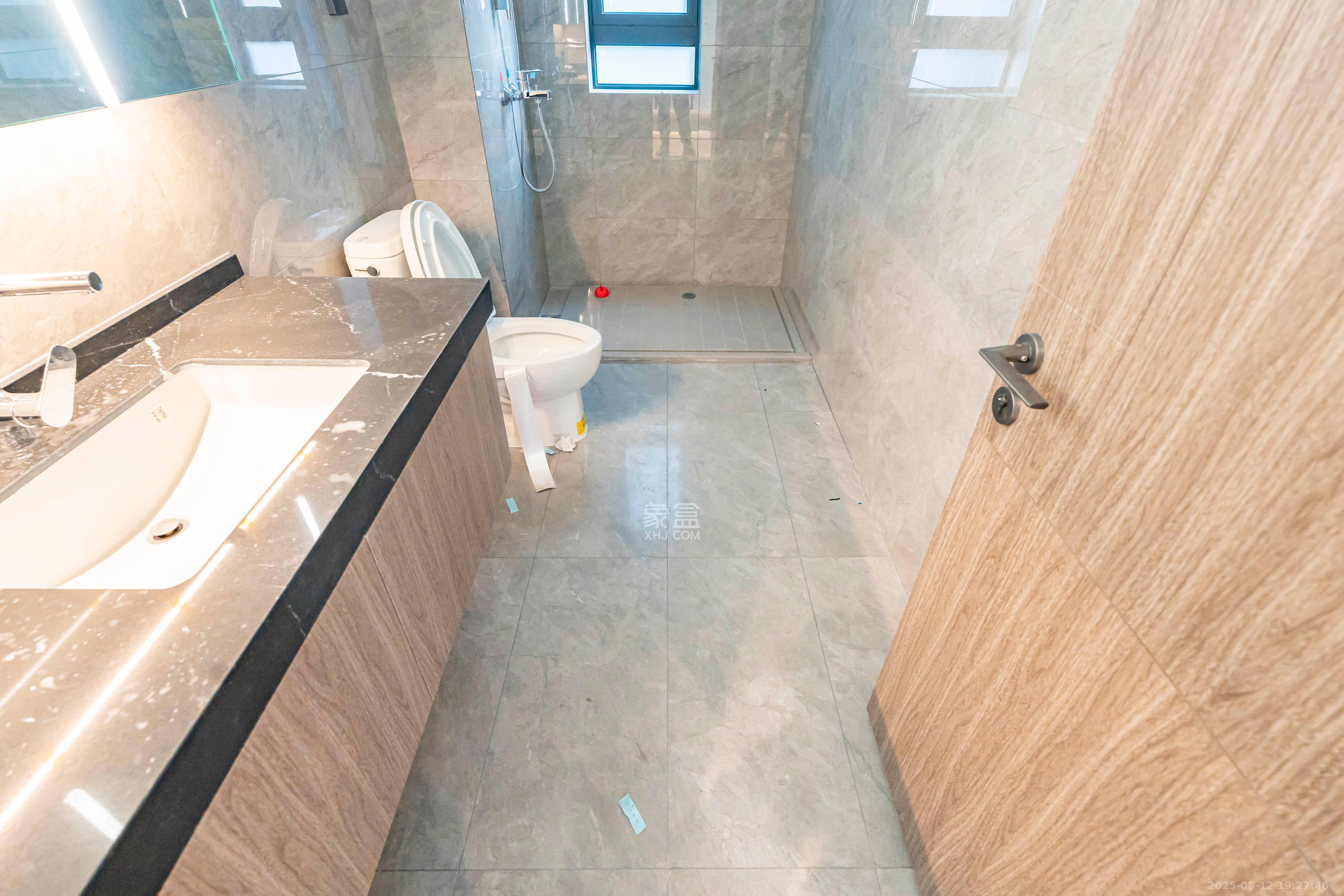 万科半岛国际 4室2厅1卫 215.0万 万科半岛国际 4室2厅1卫 215.0万卫生间