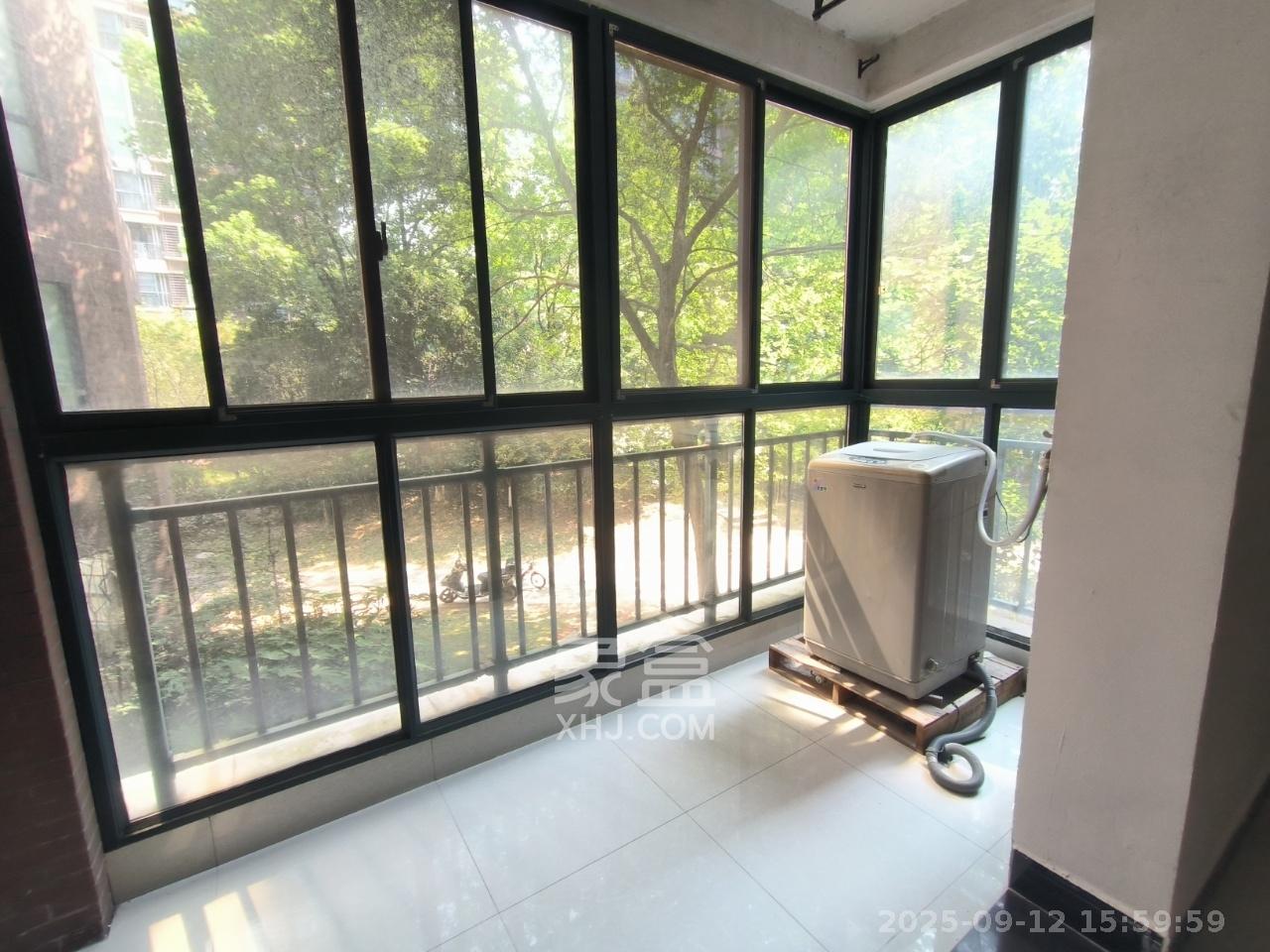 麓谷公馆(涉外国际公馆) 3室2厅2卫 2400.00元/月 麓谷公馆(涉外国际公馆) 3室2厅2卫 2400.00元/月室内图