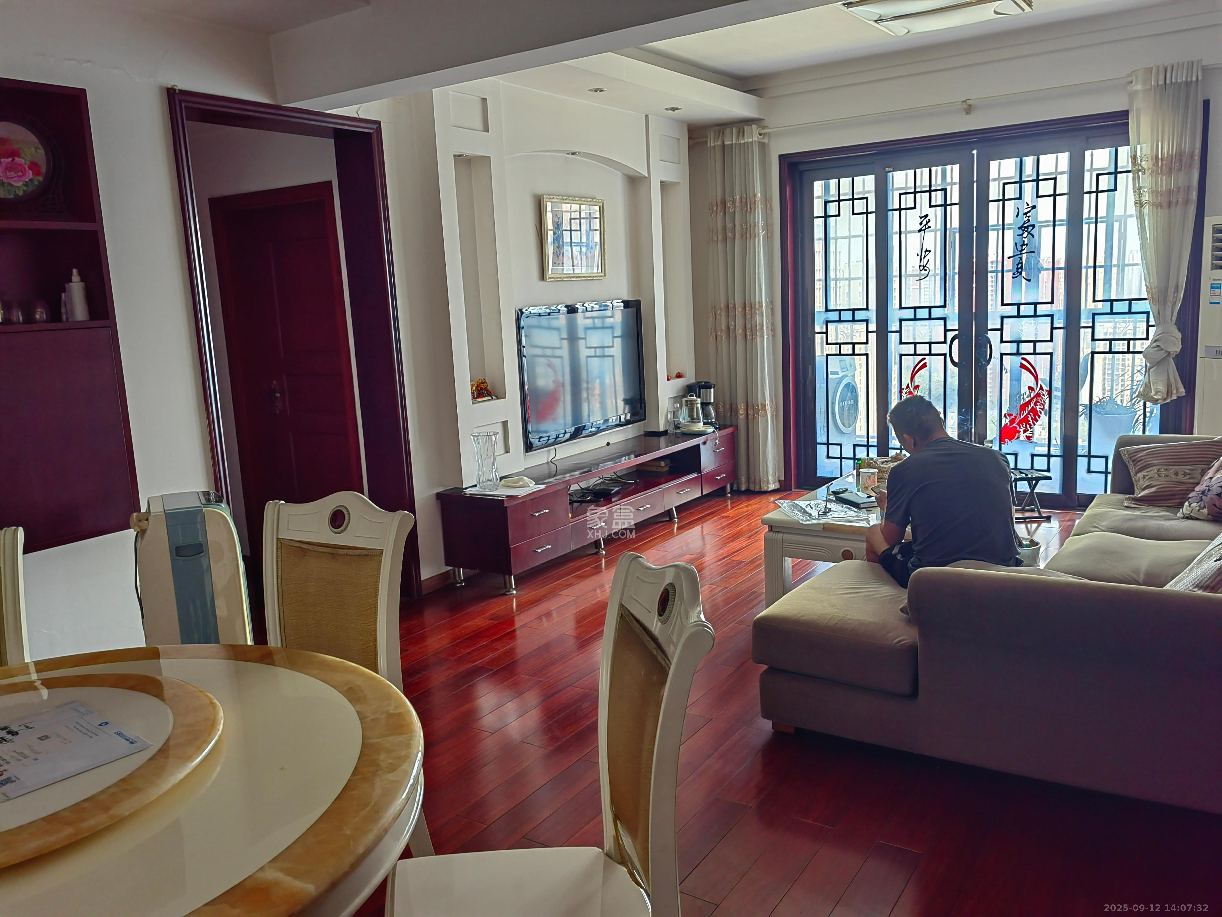 开源鑫景 3室2厅2卫 2200.0元/月 开源鑫景 3室2厅2卫 2200.0元/月室内图