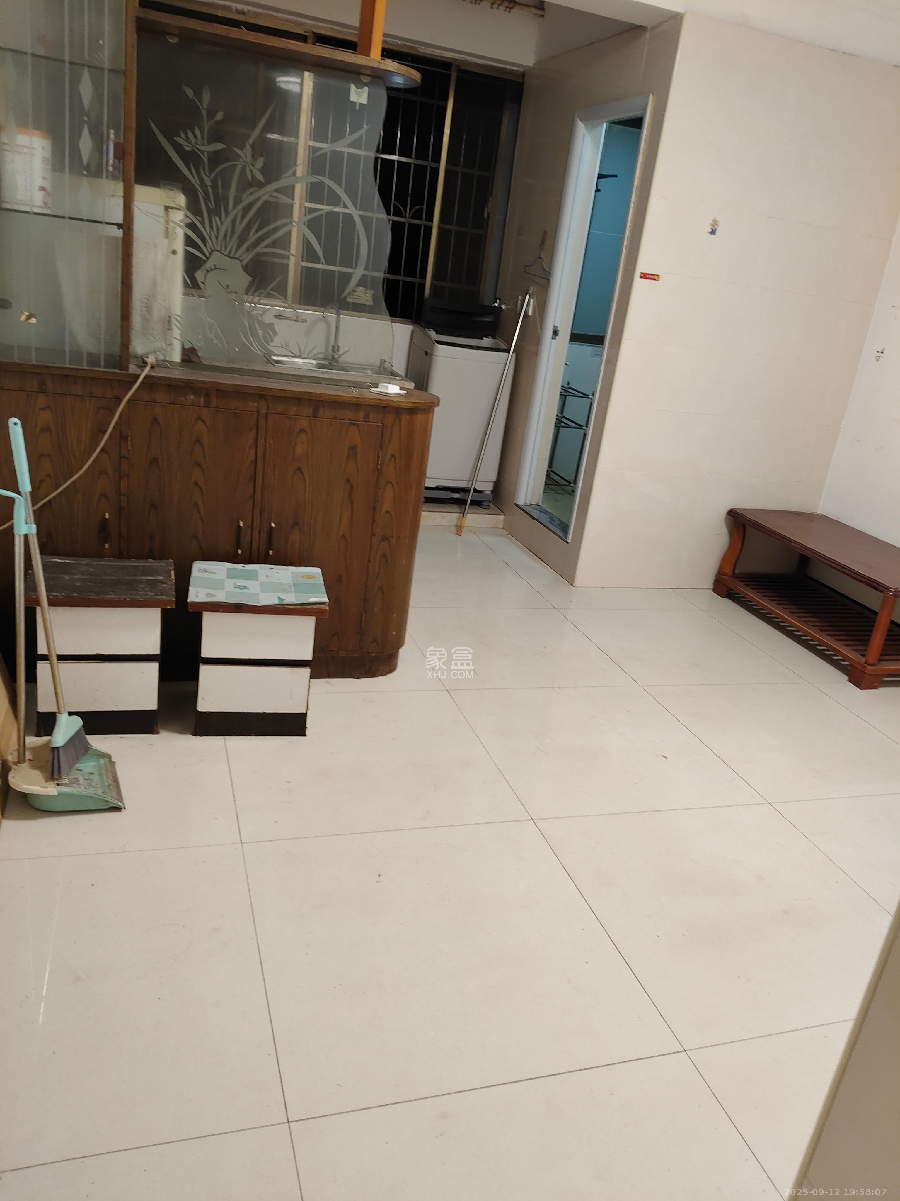 岳鞍阁小区  1室0厅0卫    1200.0元/月室内图