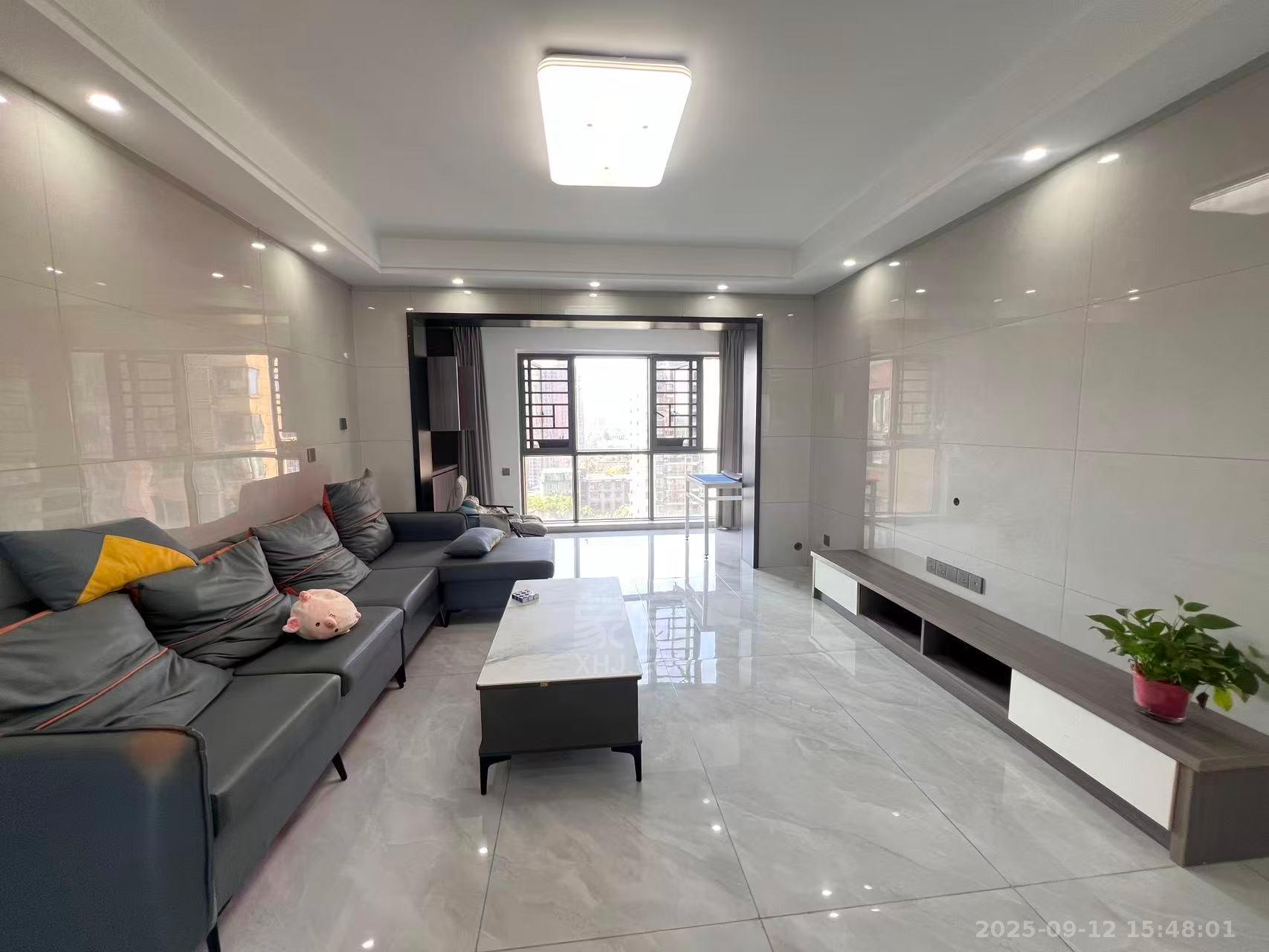 雅立天骄阁 4室2厅2卫 2600.0元/月 雅立天骄阁 4室2厅2卫 2600.0元/月室内图