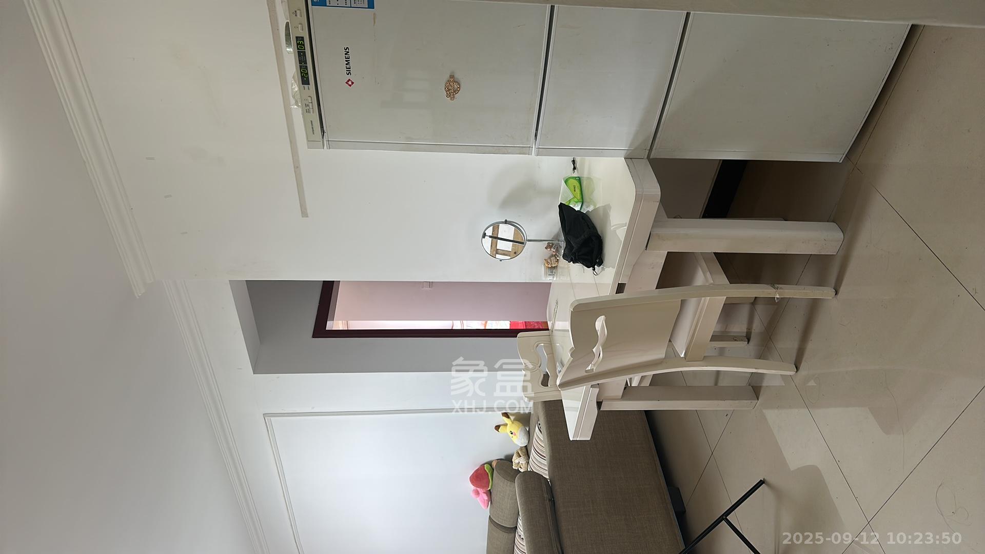 华润置地广场二期  3室2厅1卫    2400.0元/月室内图