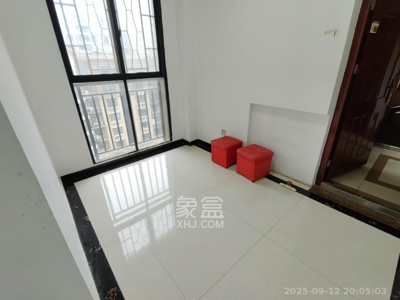 钱隆樽品(一、二、三期)  3室2厅2卫    1900.0元/月室内图