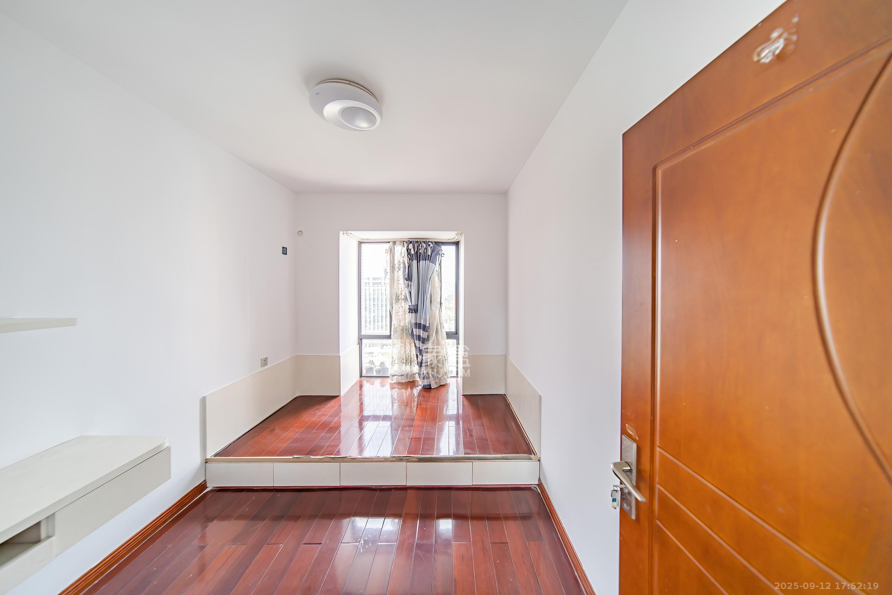 兰亭湾畔  3室2厅1卫    88.0万 兰亭湾畔  3室2厅1卫    88.0万卧室