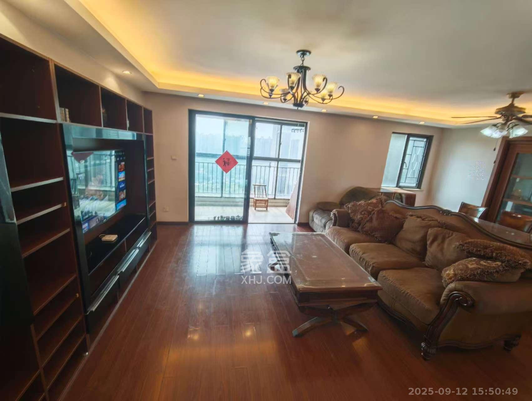 万科城 4室2厅2卫 3200.0元/月 万科城 4室2厅2卫 3200.0元/月室内图