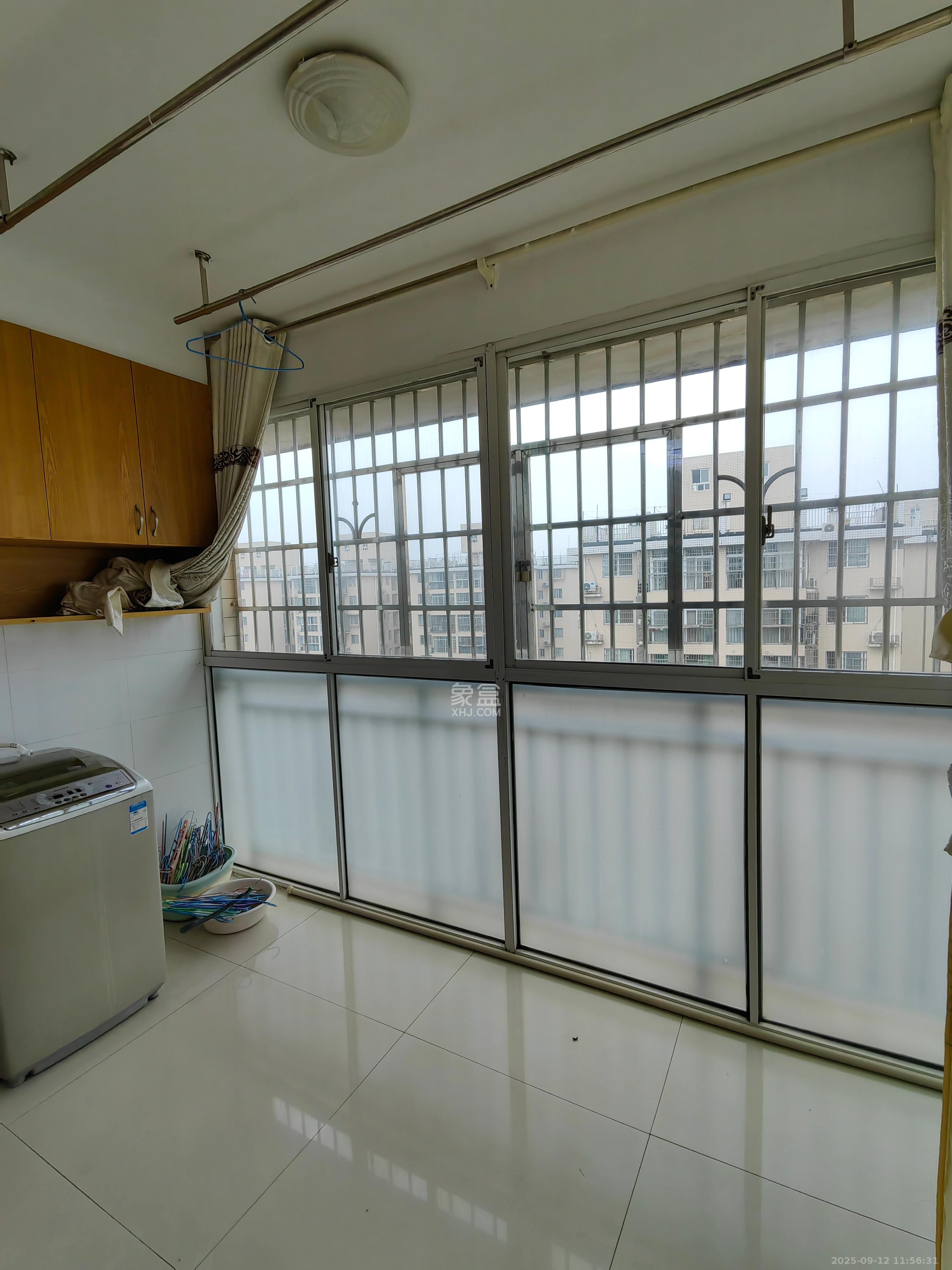 麓谷锦和园 3室2厅1卫 2200.0元/月 麓谷锦和园 3室2厅1卫 2200.0元/月室内图