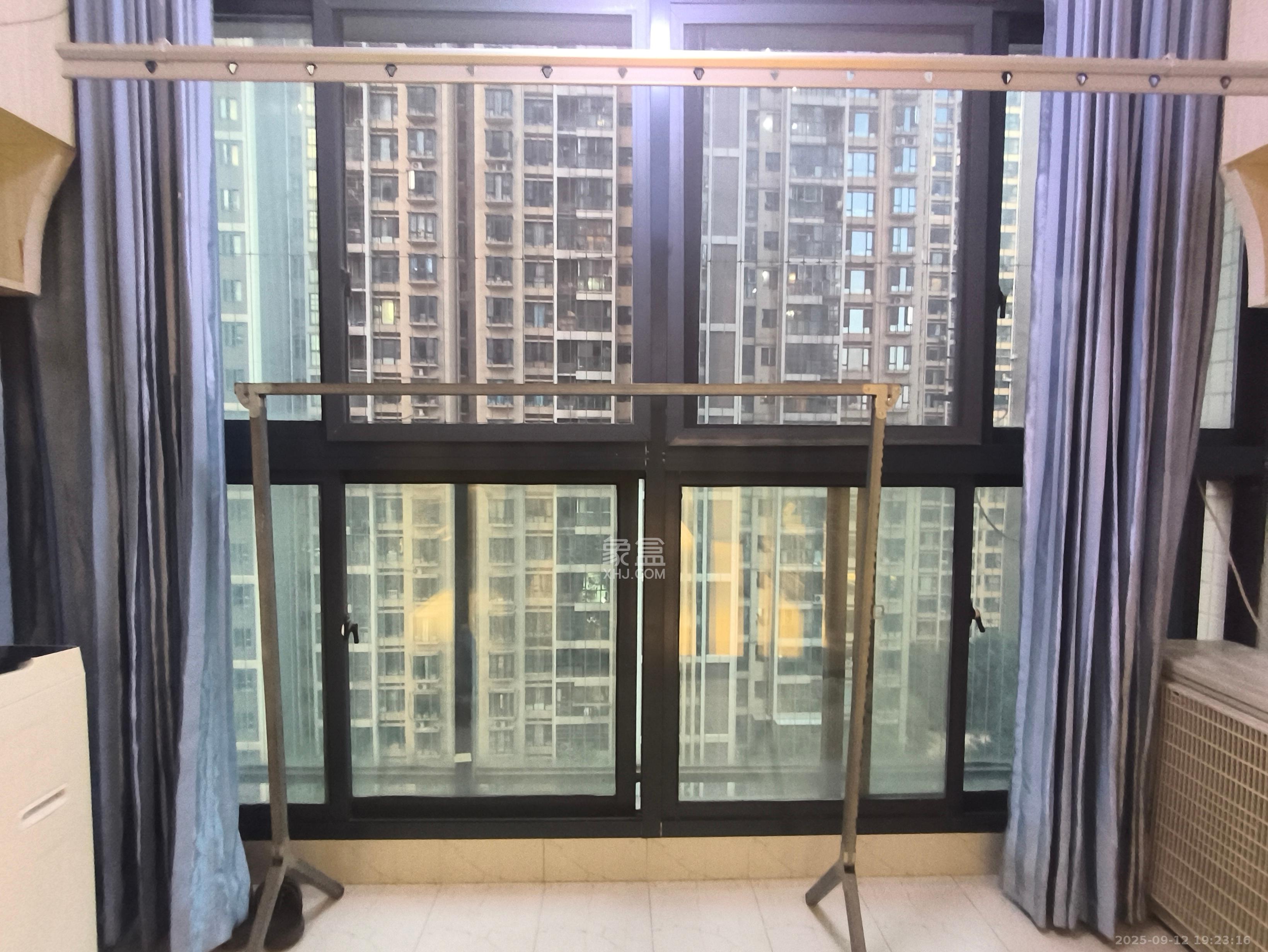 蓝山郡  3室2厅1卫    1800.0元/月室内图