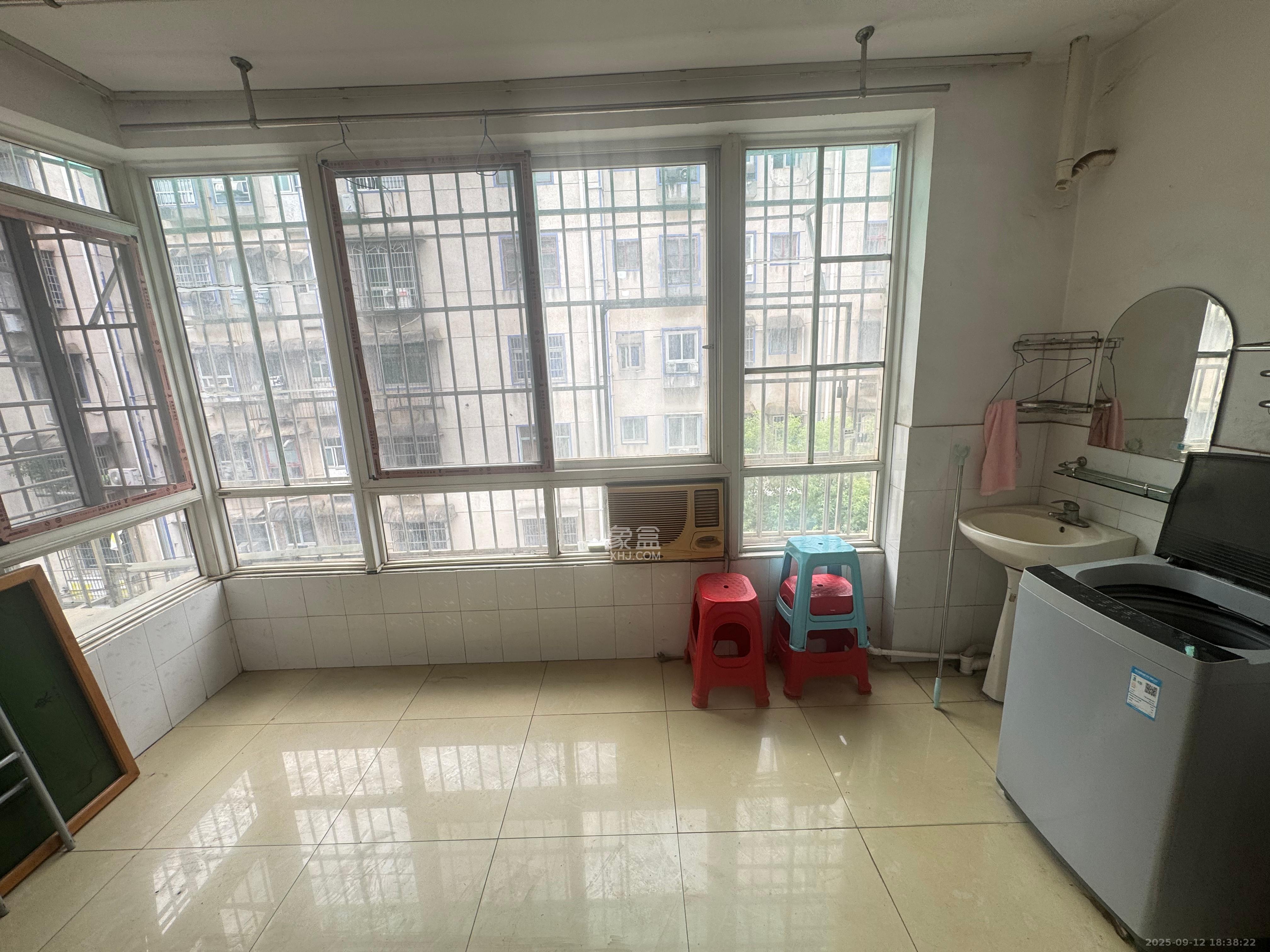 怡景民居 2室1厅1卫 1500.0元/月 怡景民居 2室1厅1卫 1500.0元/月室内图