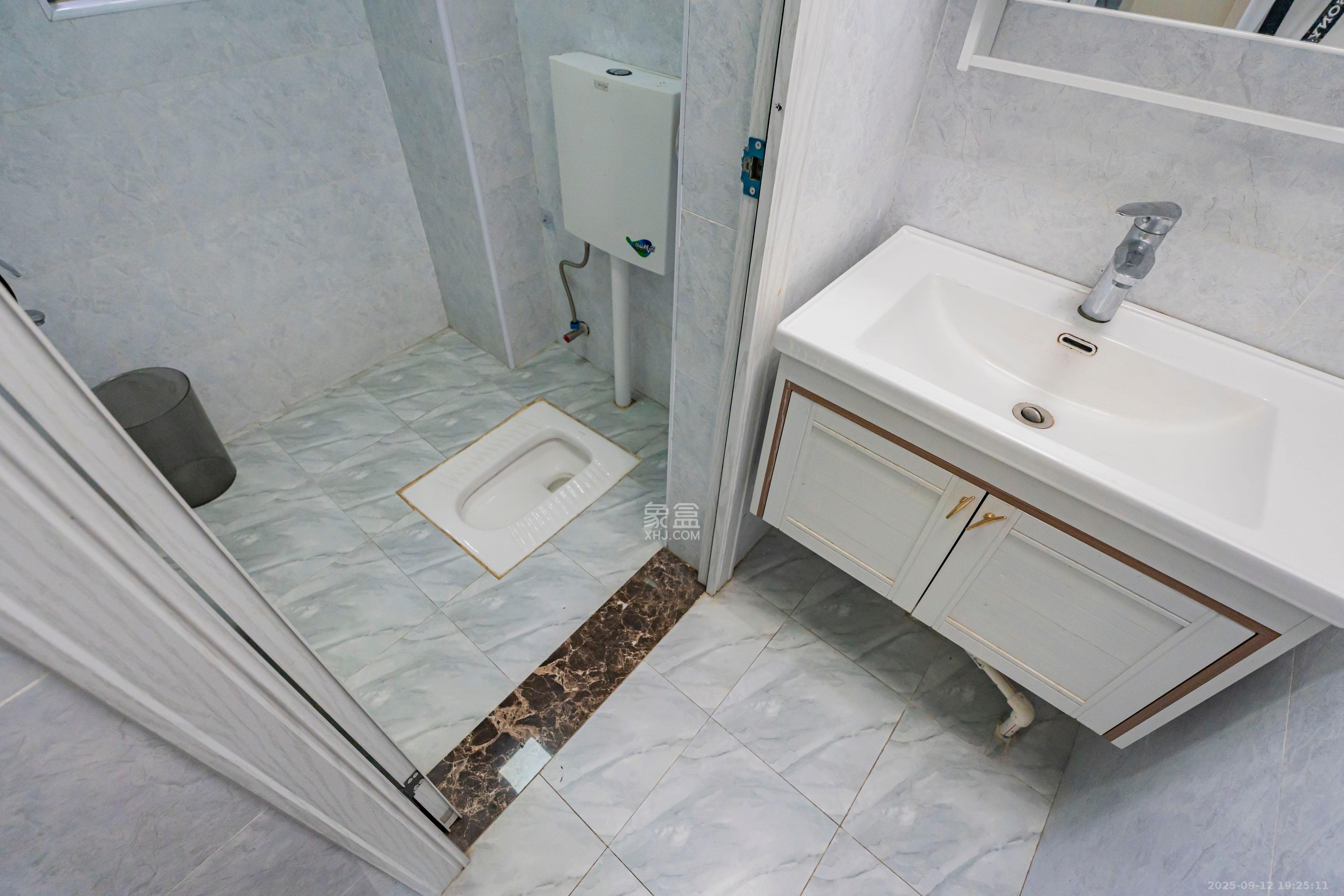 里约荟 3室2厅2卫 90.0万 里约荟 3室2厅2卫 90.0万卫生间