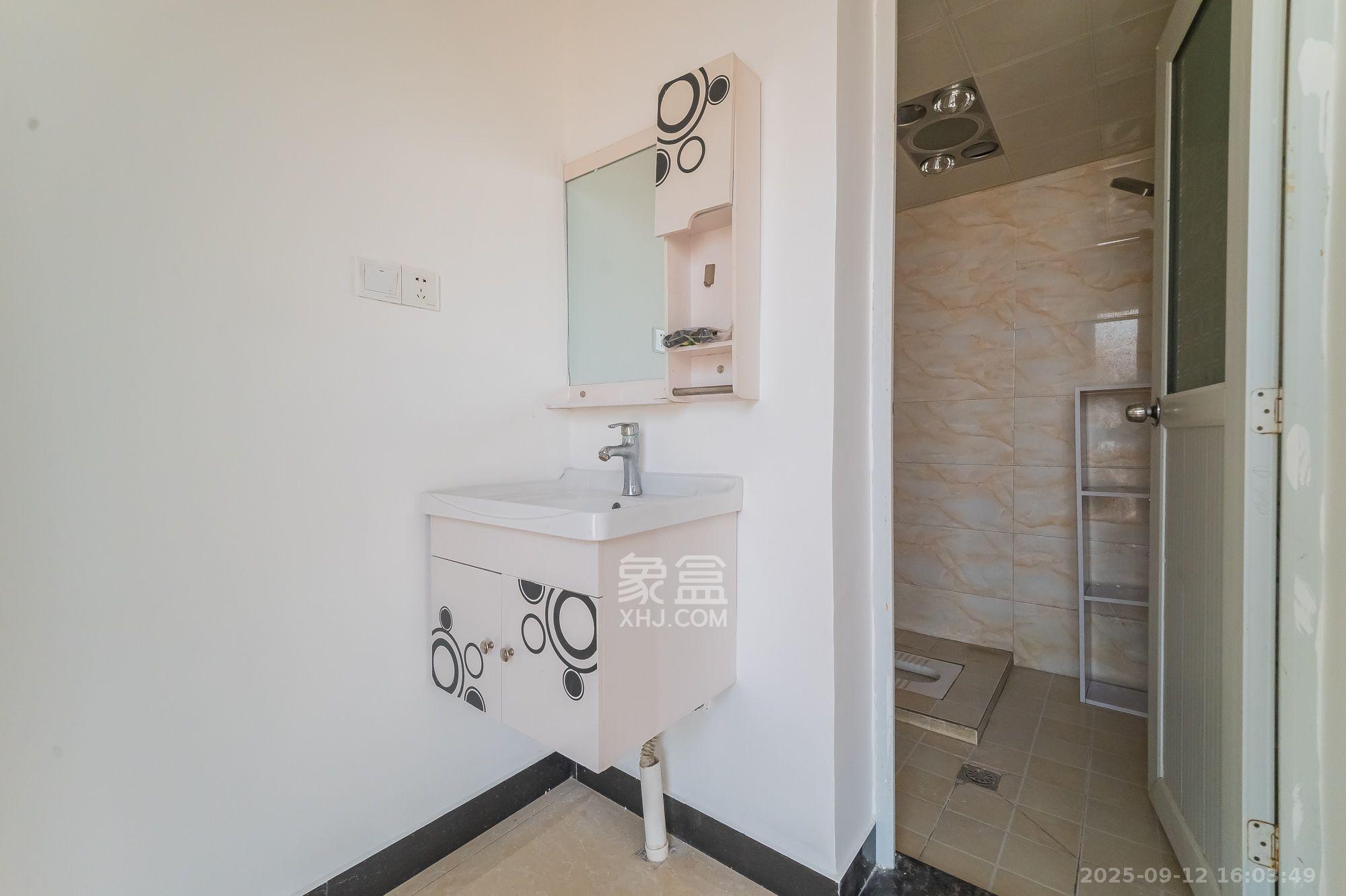 星湖湾一期高层  3室2厅3卫    2300.0元/月 星湖湾一期高层  3室2厅3卫    2300.0元/月室内图