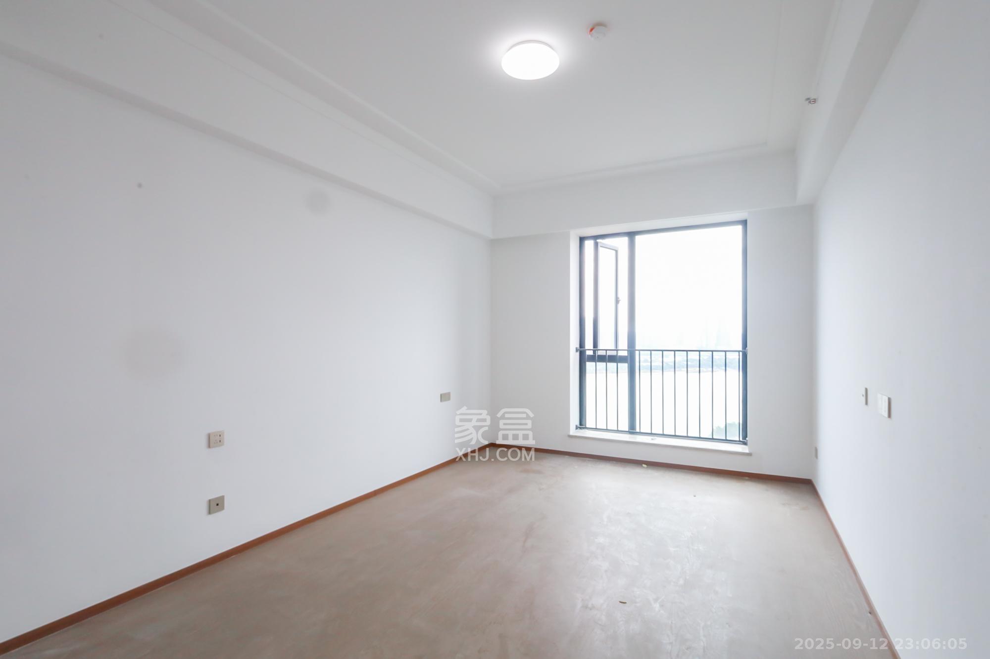 江山印  4室2厅3卫    550.0万 江山印  4室2厅3卫    550.0万卧室