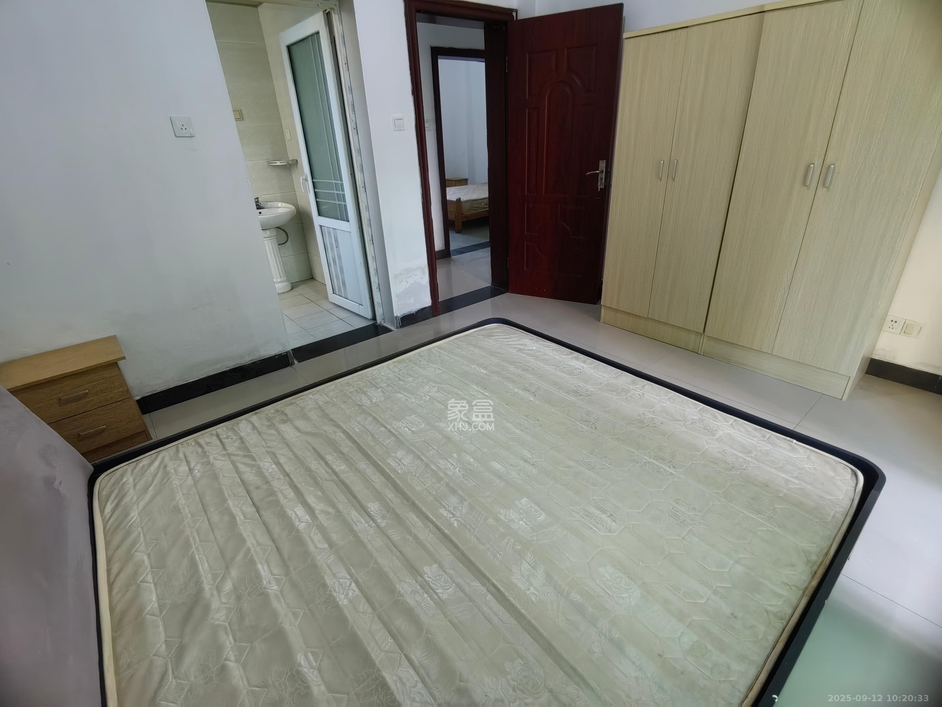 洞井二小区 3室2厅1卫 1900.0元/月 洞井二小区 3室2厅1卫 1900.0元/月室内图