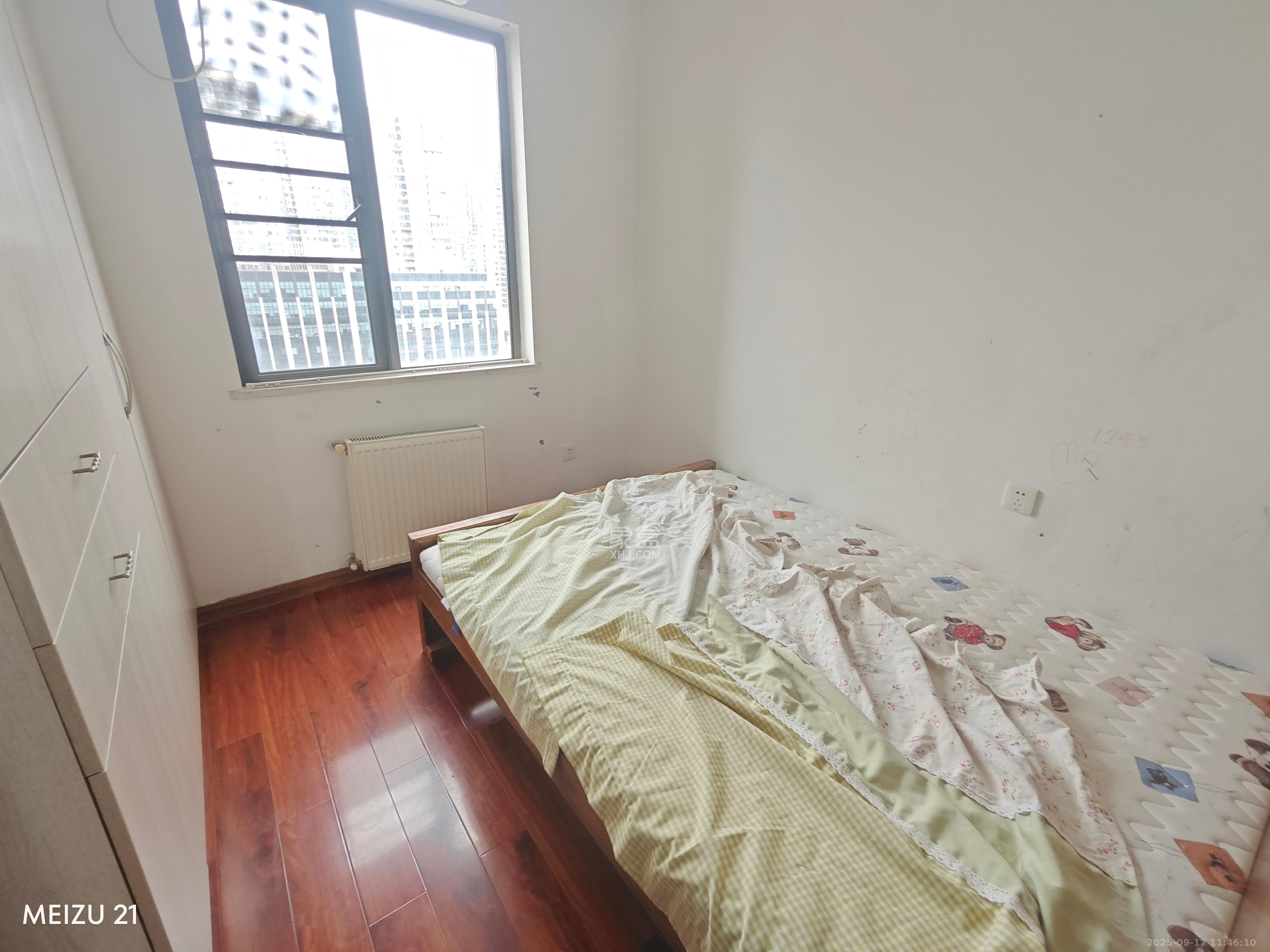 龙湾1号公馆 3室2厅1卫 2400.0元/月 龙湾1号公馆 3室2厅1卫 2400.0元/月室内图