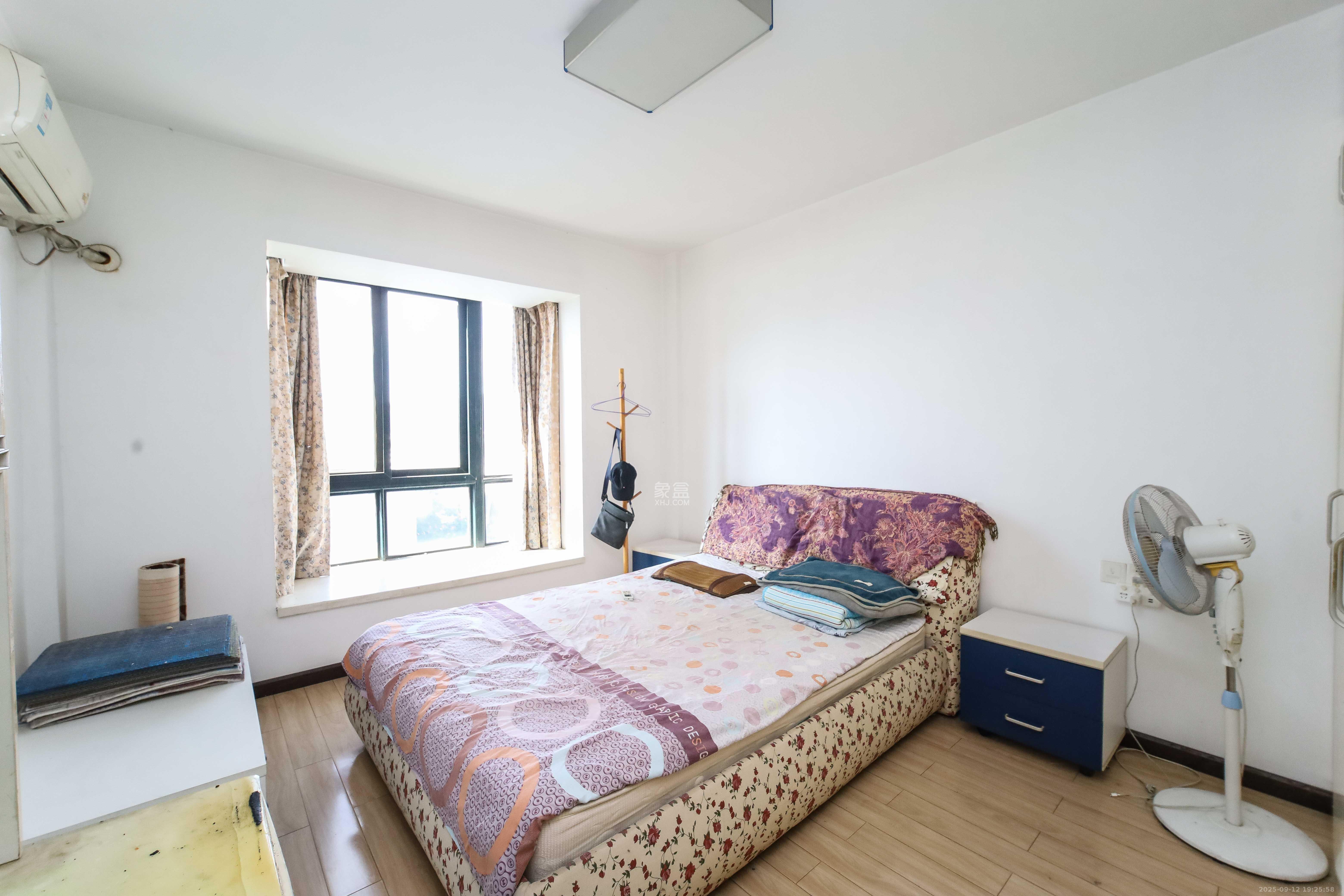 浏阳河畔家园  3室2厅2卫    88.0万卧室