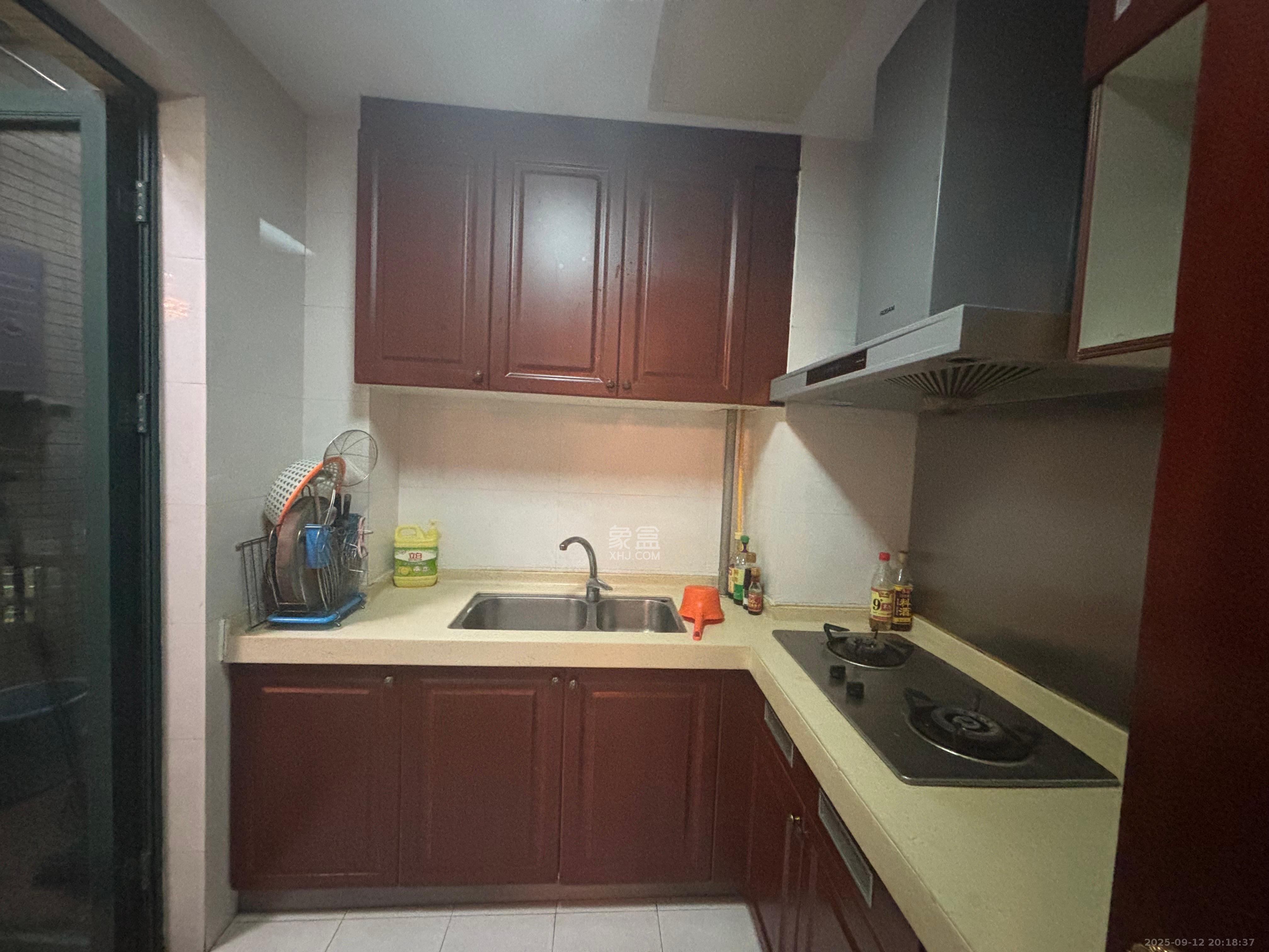 恒大华府 3室2厅1卫 2400.0元/月 恒大华府 3室2厅1卫 2400.0元/月室内图