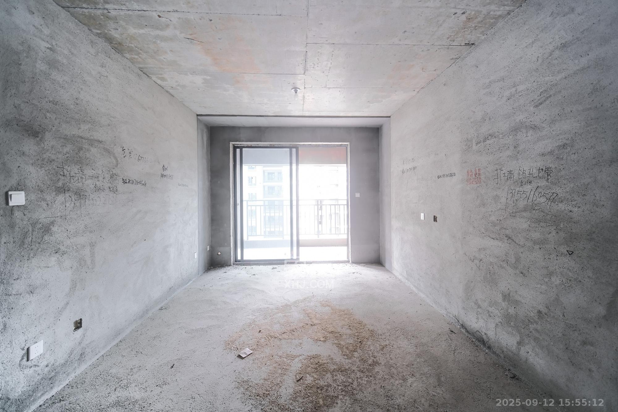 荣盛城  4室2厅2卫    73.0万 荣盛城  4室2厅2卫    73.0万客厅