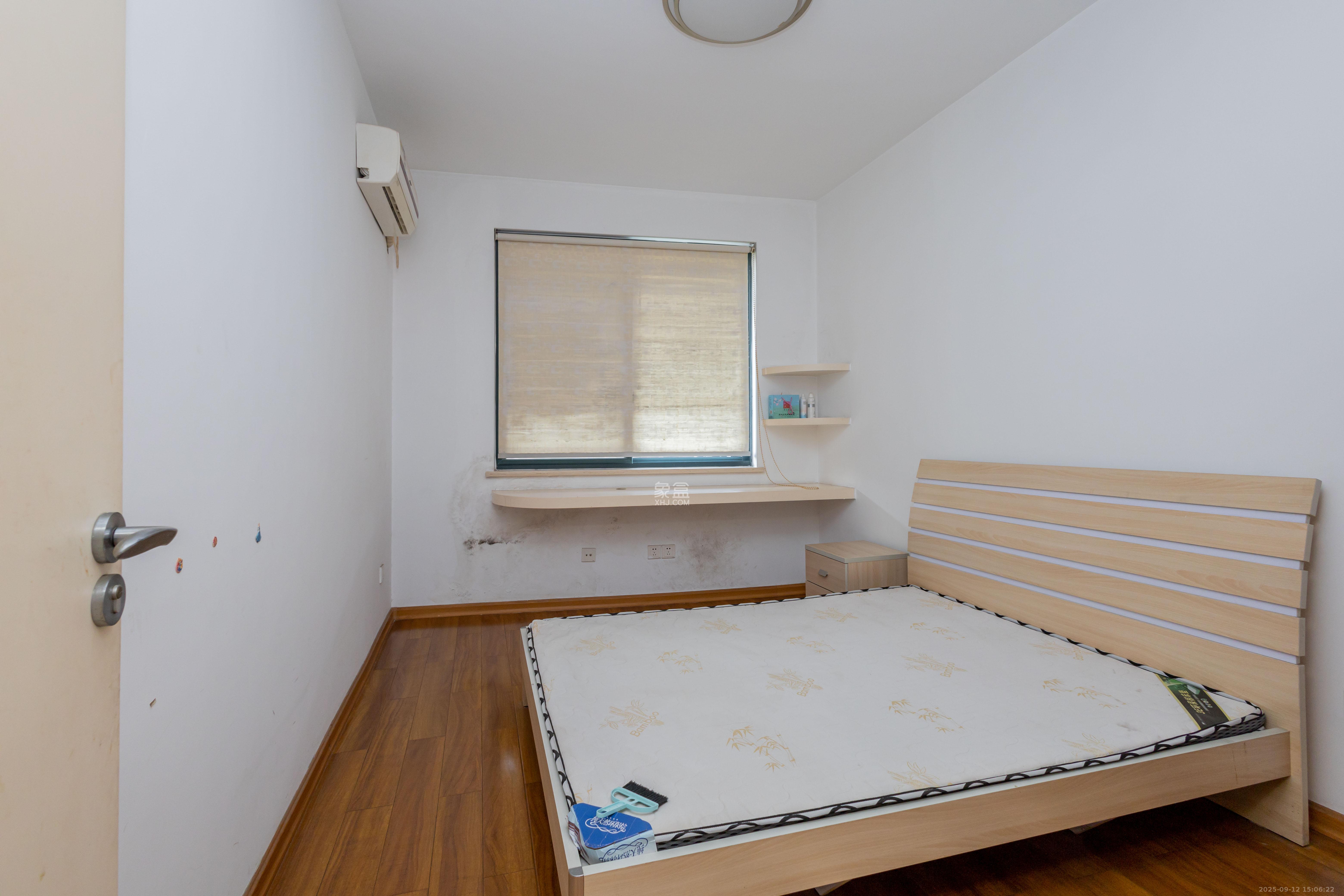 东业早安星城  4室2厅2卫    68.0万卧室