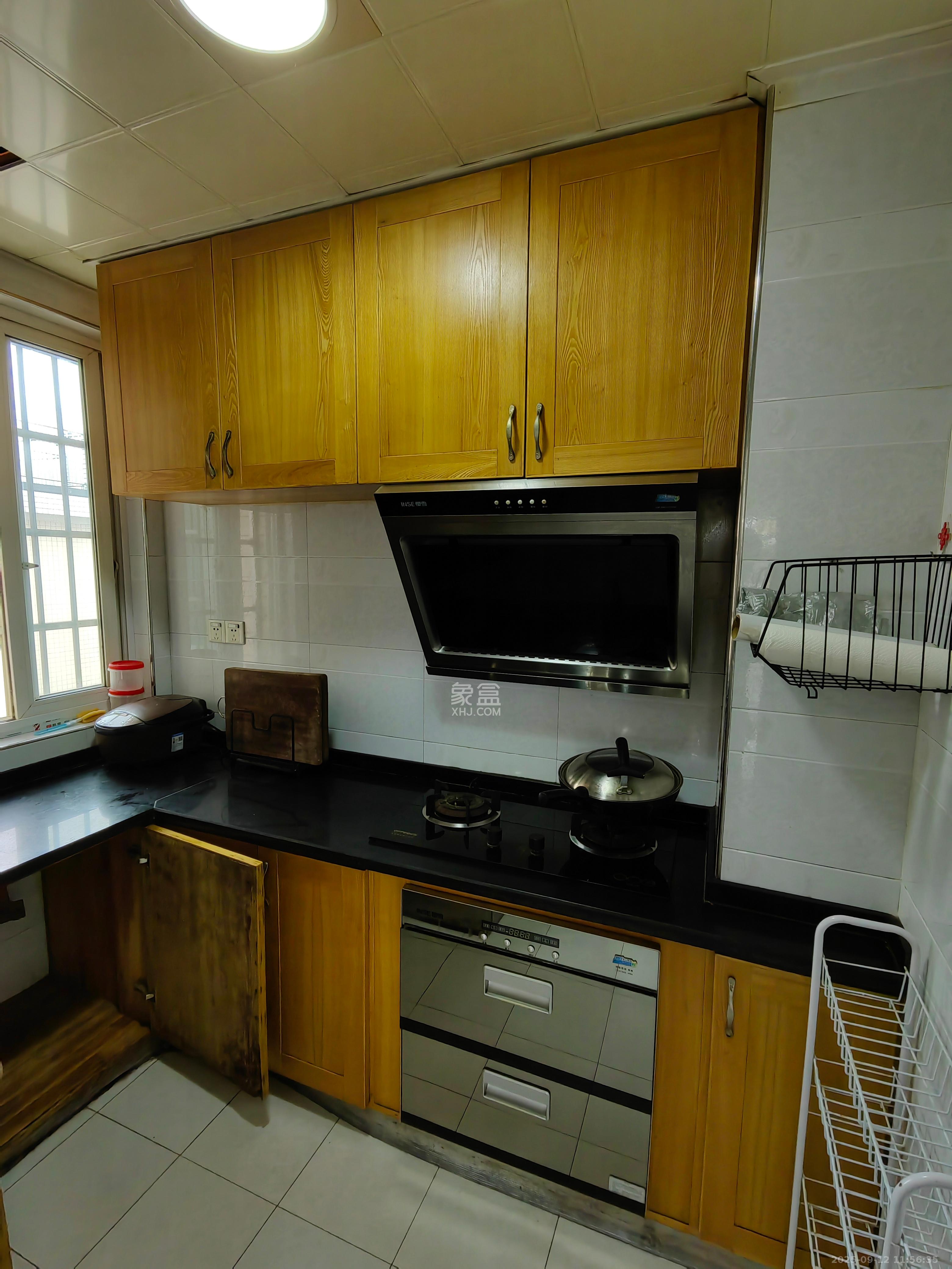 麓谷锦和园 3室2厅1卫 2200.0元/月 麓谷锦和园 3室2厅1卫 2200.0元/月室内图