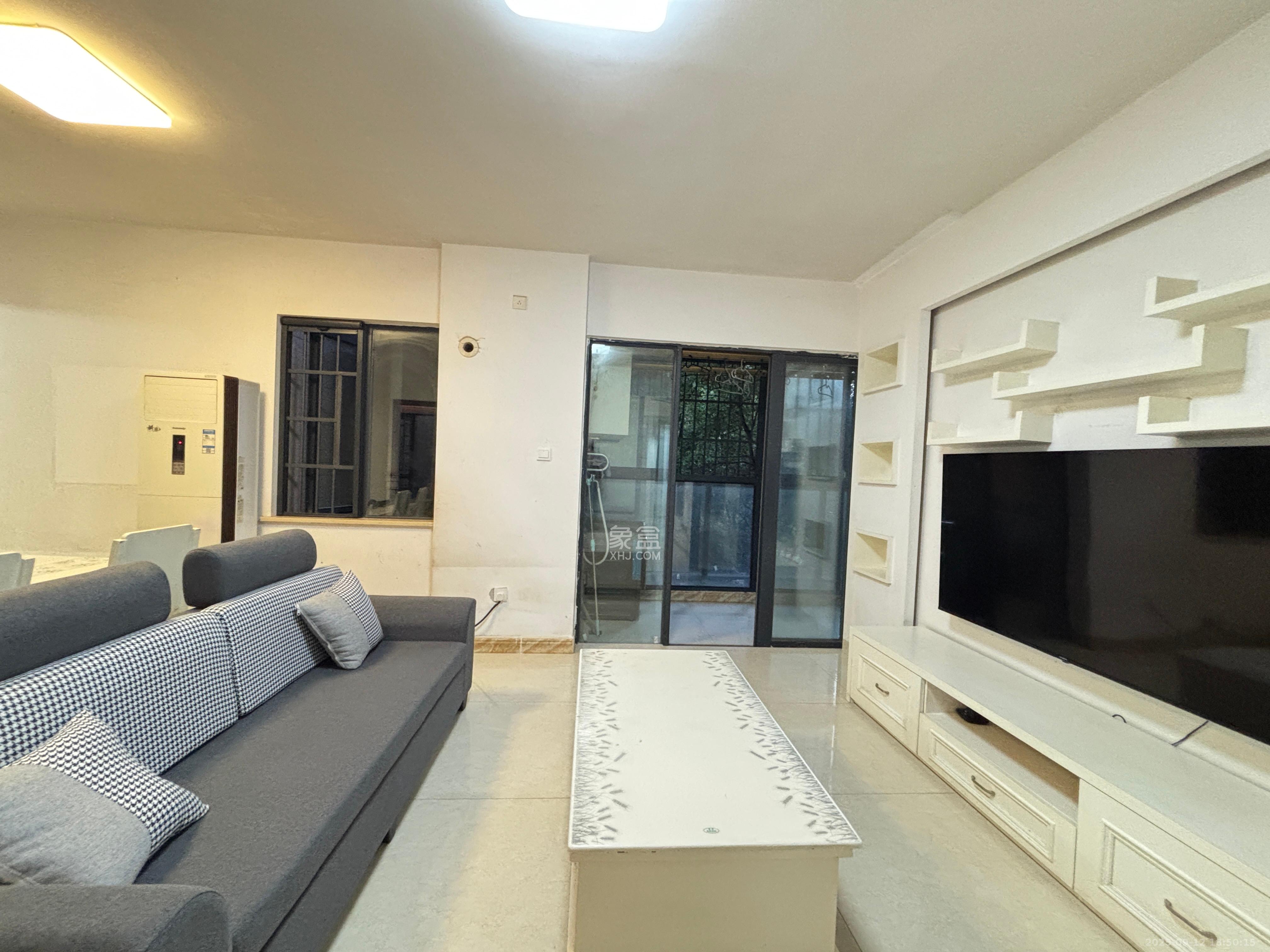 蓝山郡  3室2厅2卫    2300.0元/月 蓝山郡  3室2厅2卫    2300.0元/月