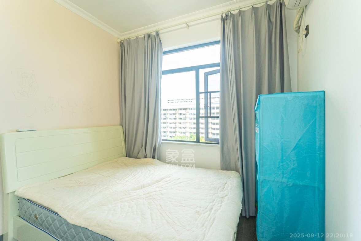 紫华郡  4室2厅2卫    79.8万 紫华郡  4室2厅2卫    79.8万卧室