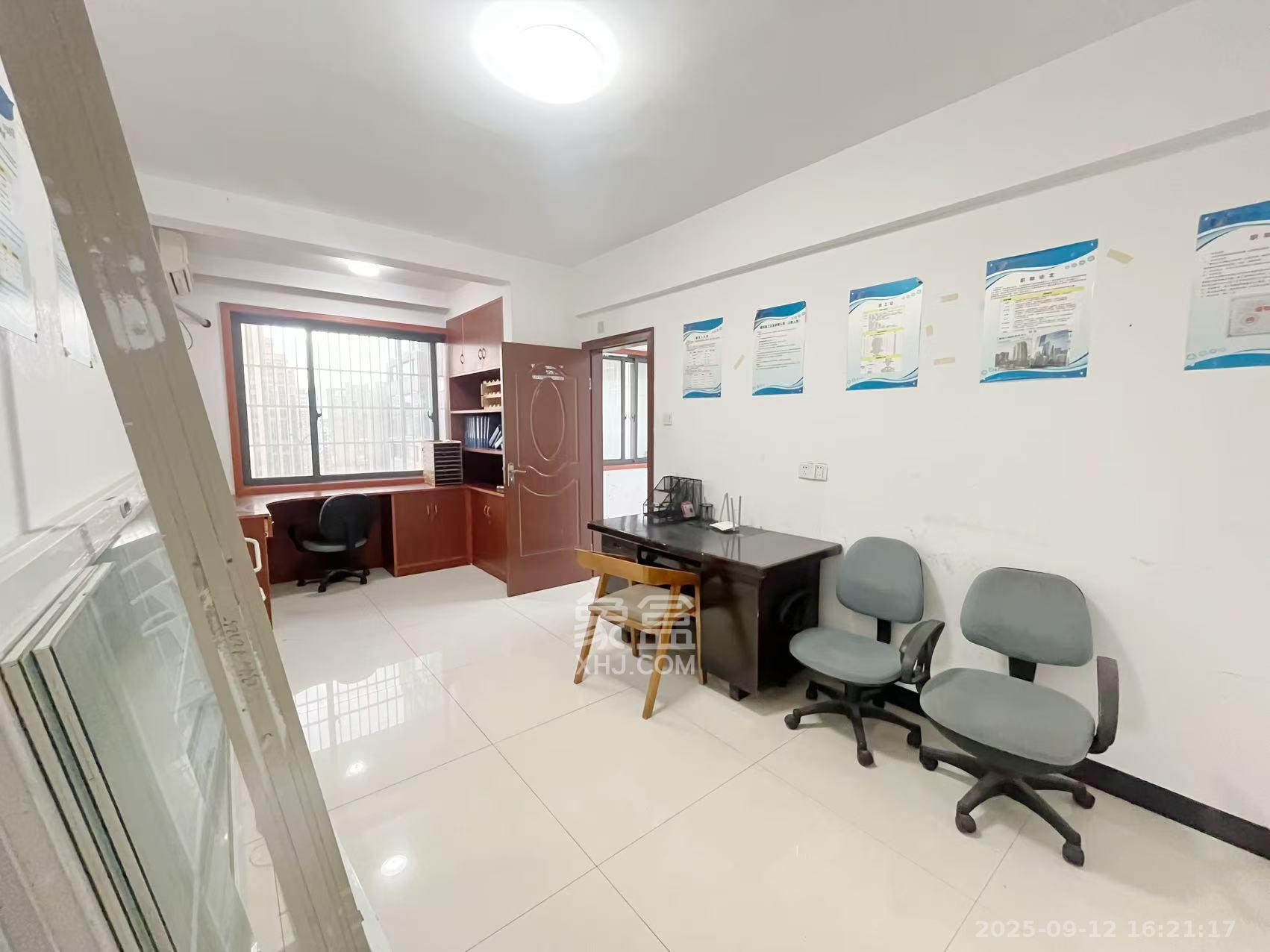 芙蓉蓉苑 1室1厅1卫 1800.0元/月 芙蓉蓉苑 1室1厅1卫 1800.0元/月室内图