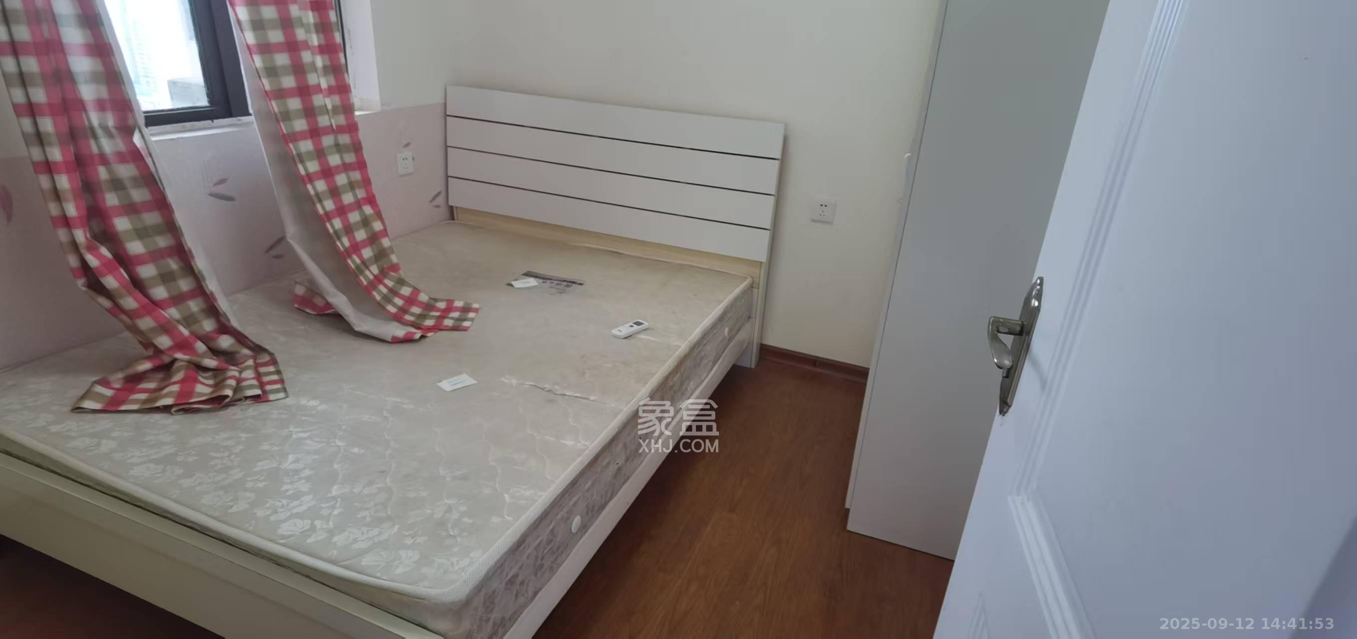 和泓梅溪四季 3室2厅1卫 2400.0元/月 和泓梅溪四季 3室2厅1卫 2400.0元/月室内图