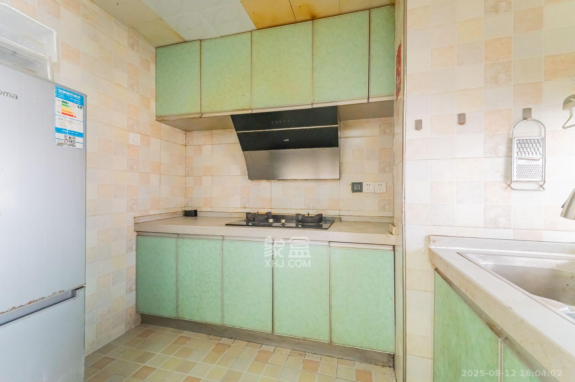 星湖湾一期高层  3室2厅3卫    2300.0元/月 星湖湾一期高层  3室2厅3卫    2300.0元/月室内图