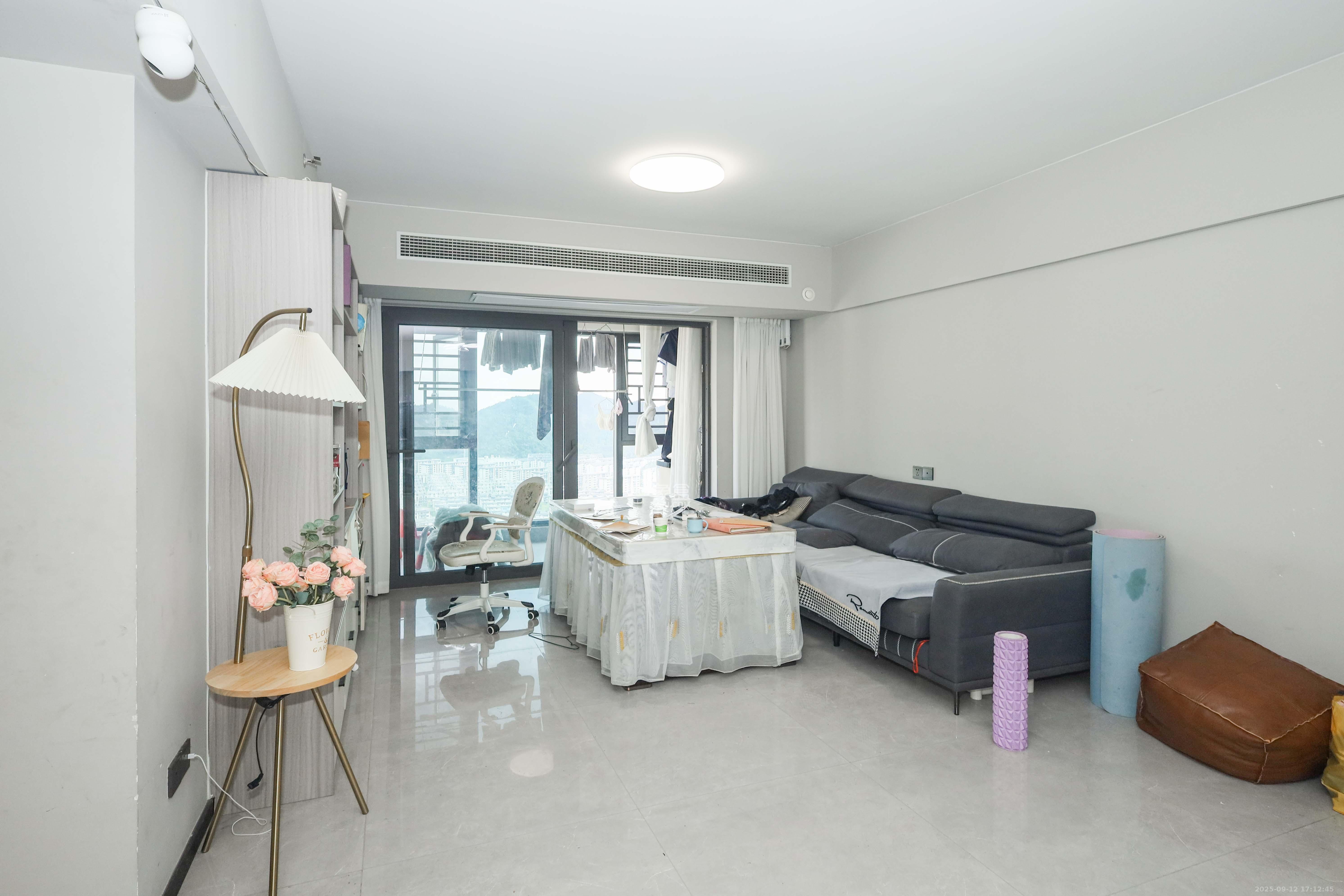 时代梅溪领峰  3室2厅2卫    127.0万客厅