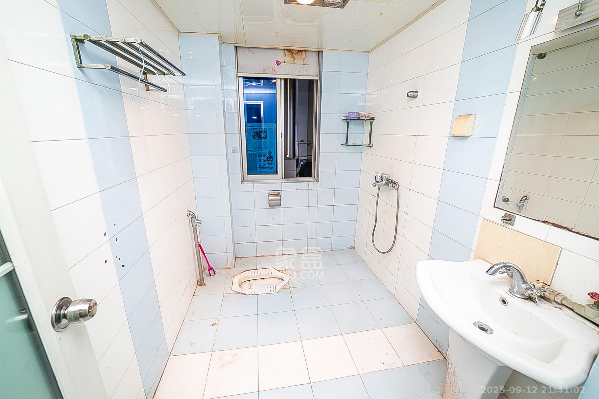 翡翠林居 3室2厅2卫 77.2万 翡翠林居 3室2厅2卫 77.2万卫生间