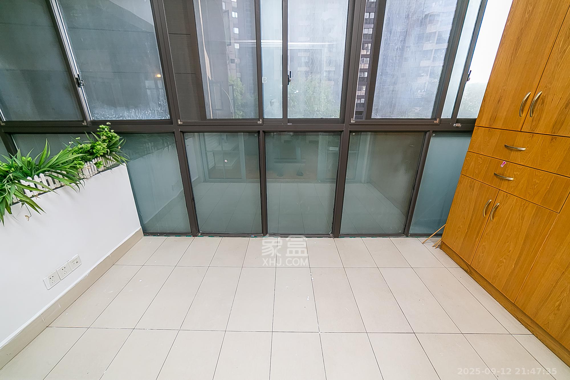 通用时代国际社区 3室2厅2卫 120.0万 通用时代国际社区 3室2厅2卫 120.0万阳台