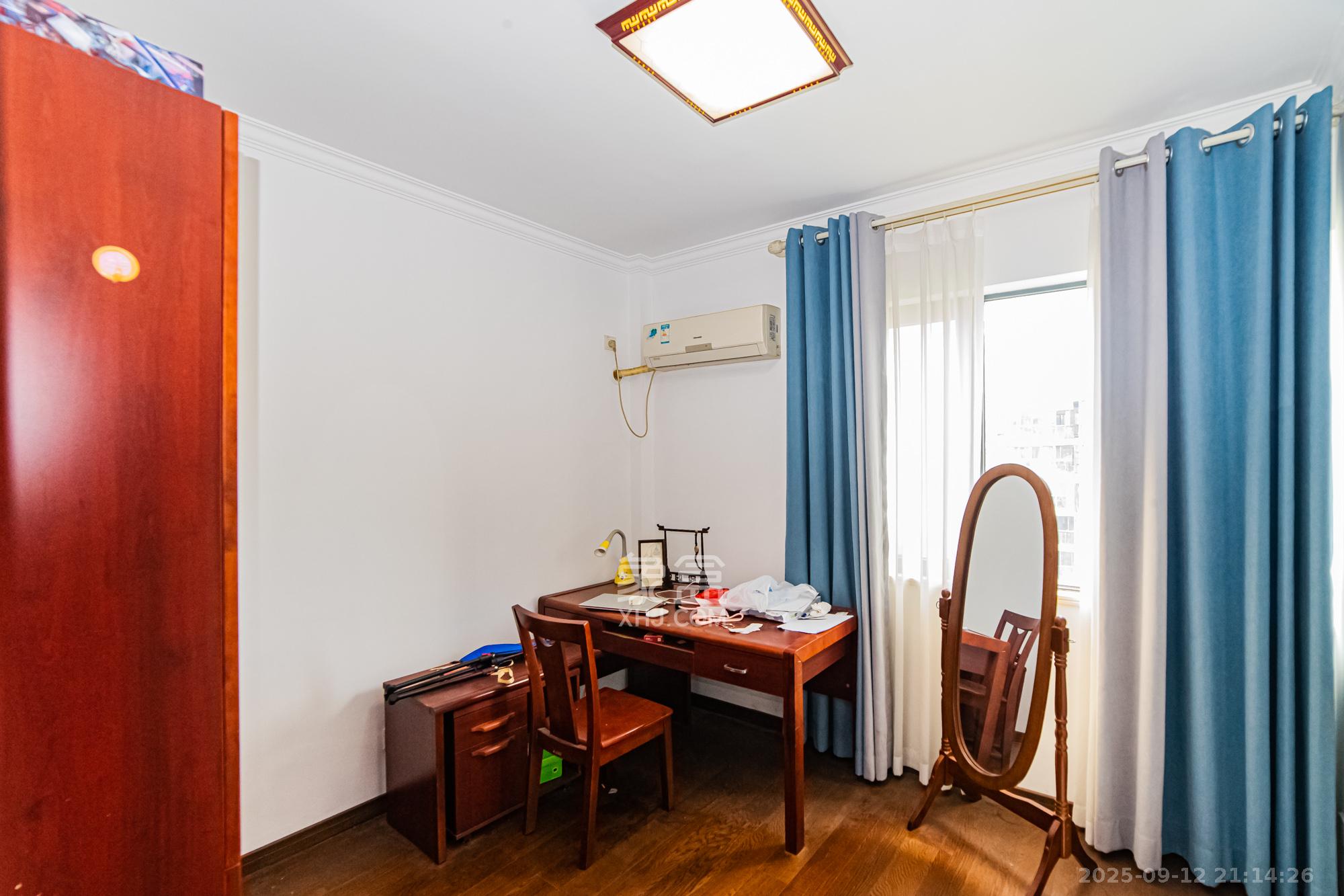 珠江花城二期扶水岸 3室2厅2卫 110.0万 珠江花城二期扶水岸 3室2厅2卫 110.0万卧室